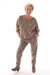 Tweedelig pak met kant en glitter beige
