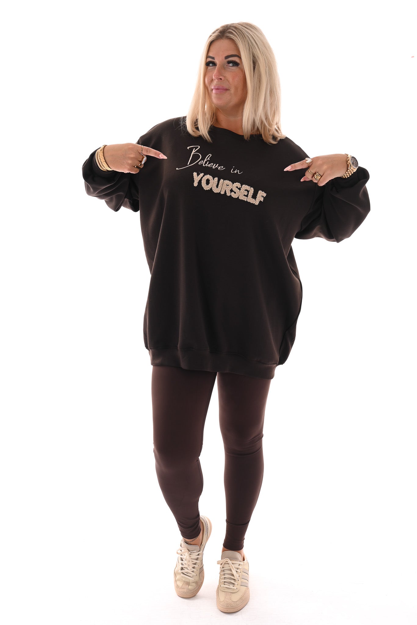 Sweater Believe in Yourself donkerbruin