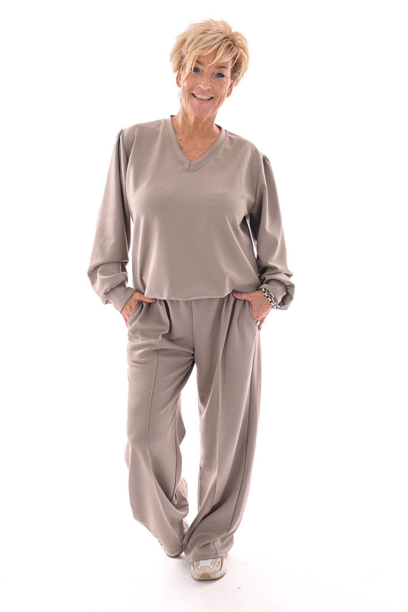 Tweedelig pak basic v-hals beige