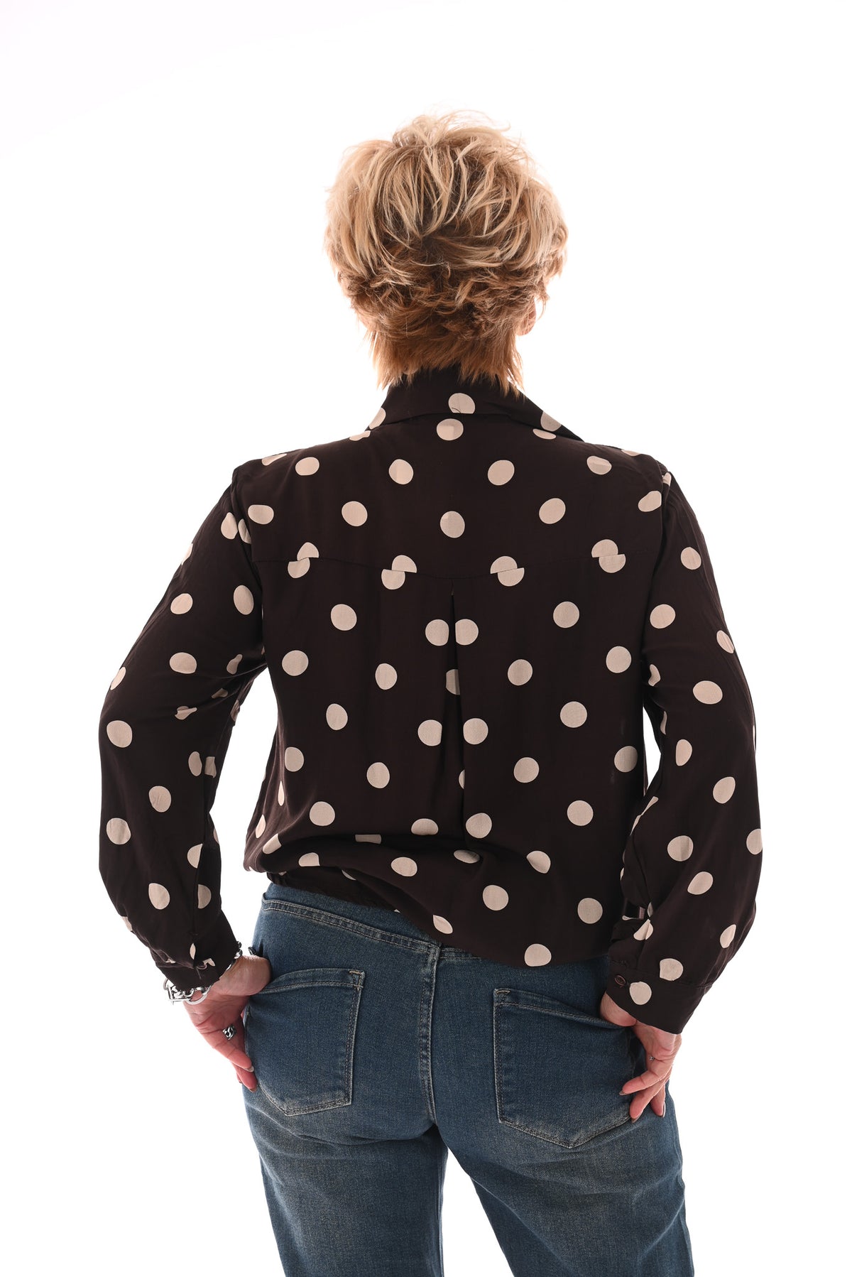 Doorknoop blouse grote dots donkerbruin