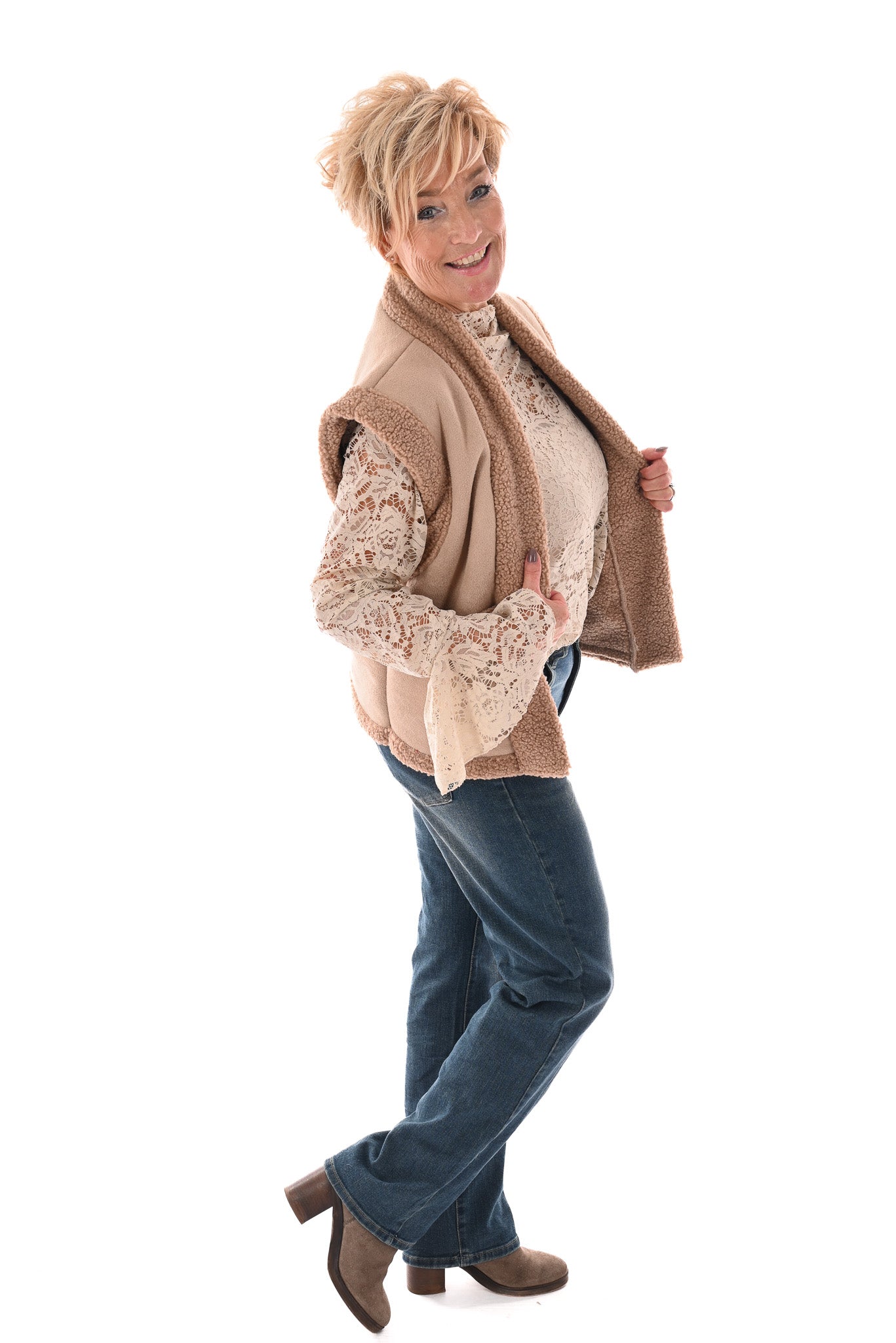 Kanten top trompetmouwen beige