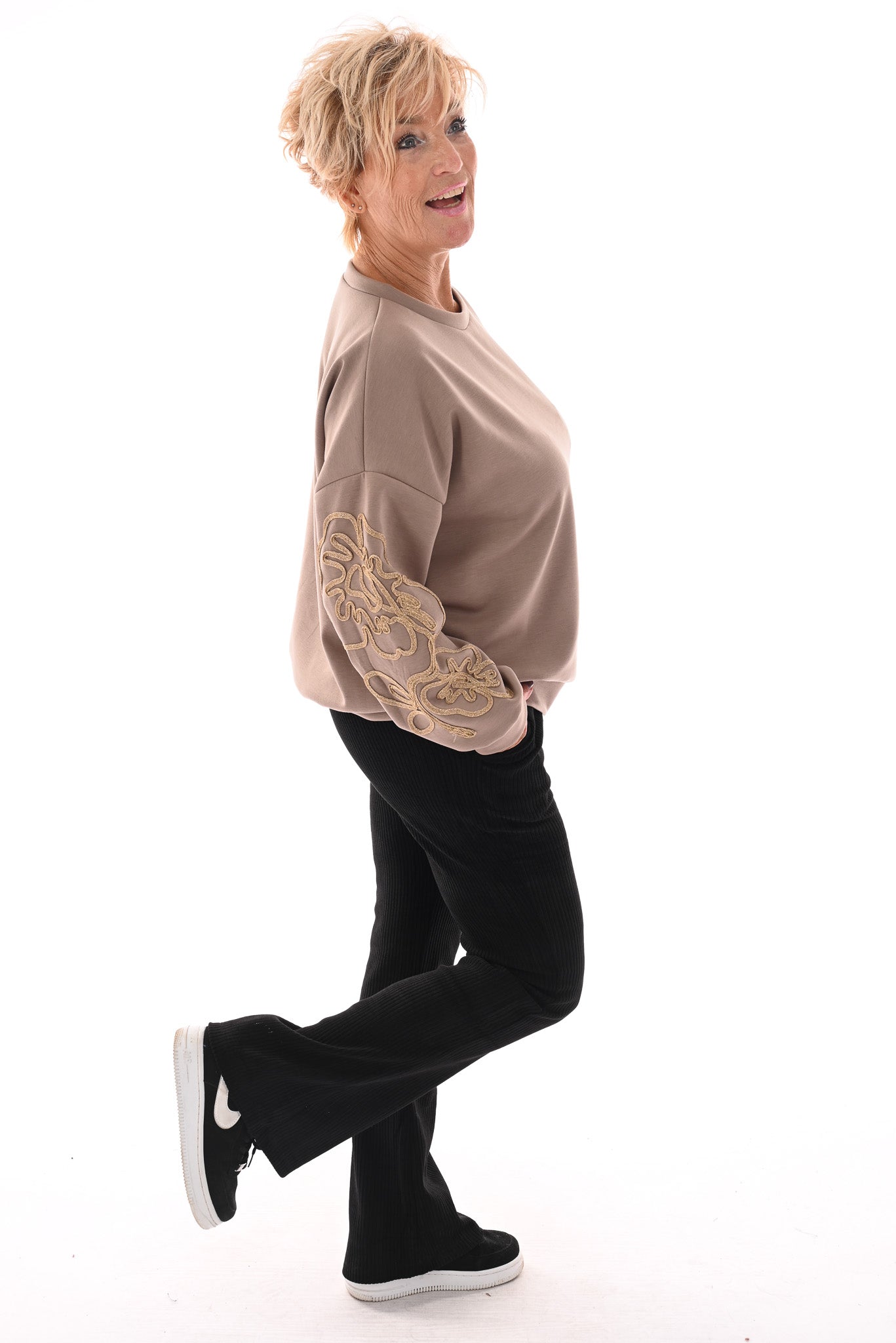 Trui met goude borduursel taupe