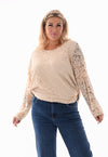 Top met kant ronde hals beige