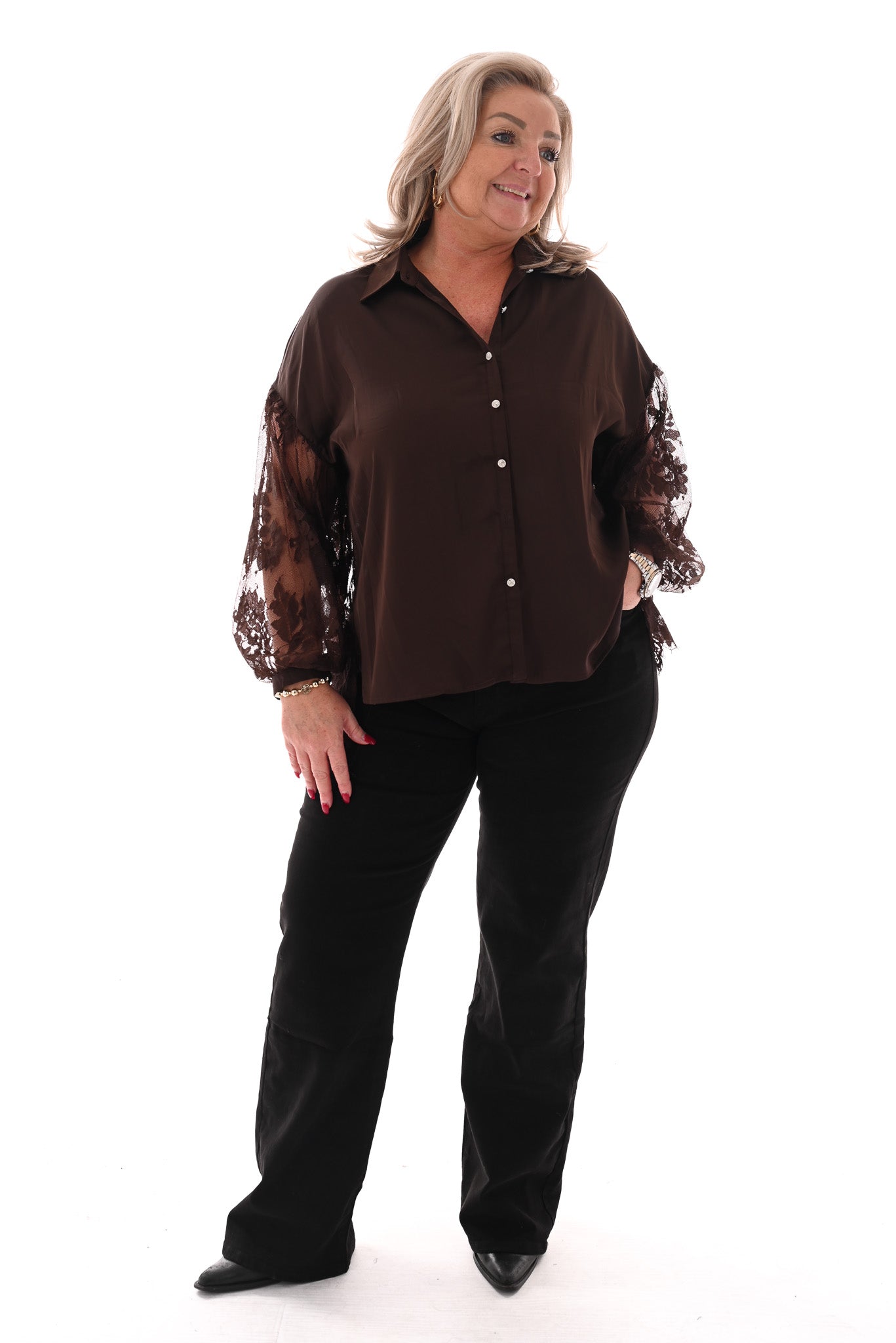 Doorknoop blouse kant donkerbruin