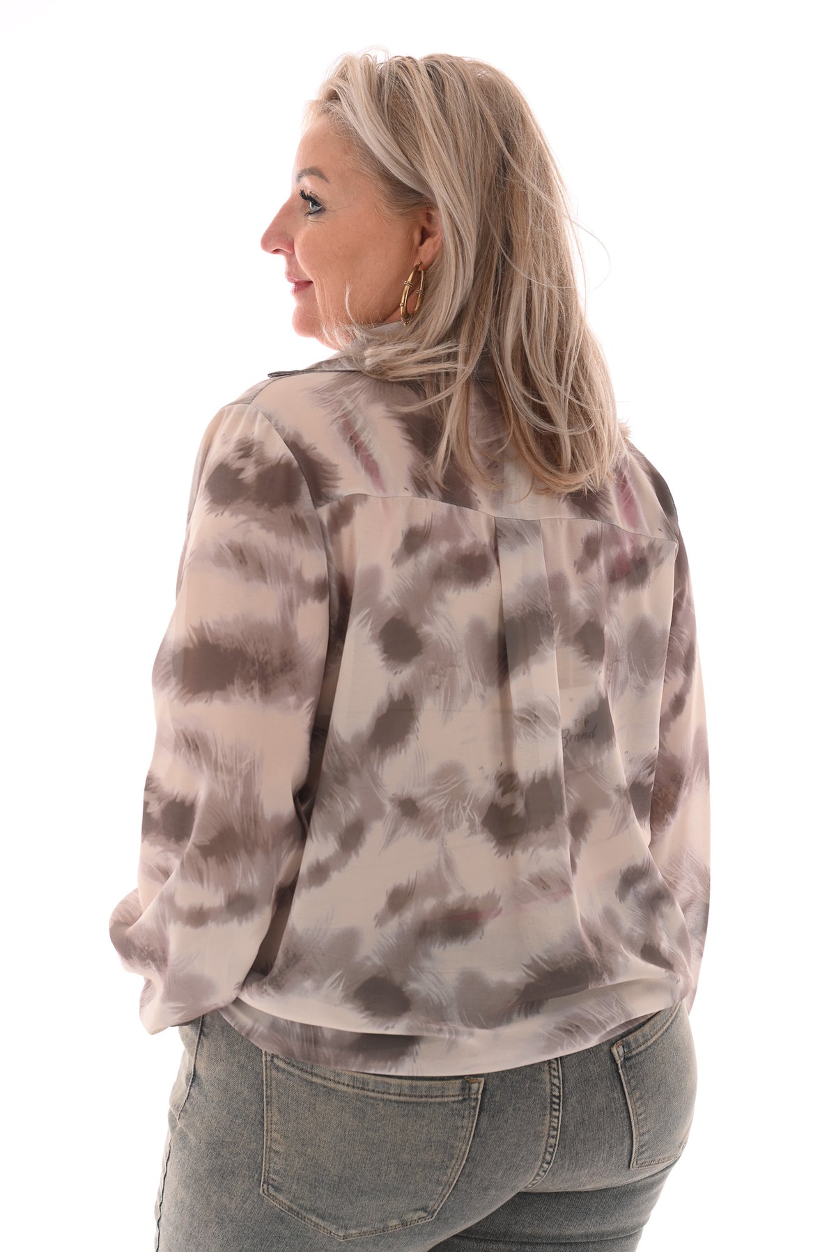 Top overslag met kraag abstracte veerprint taupe