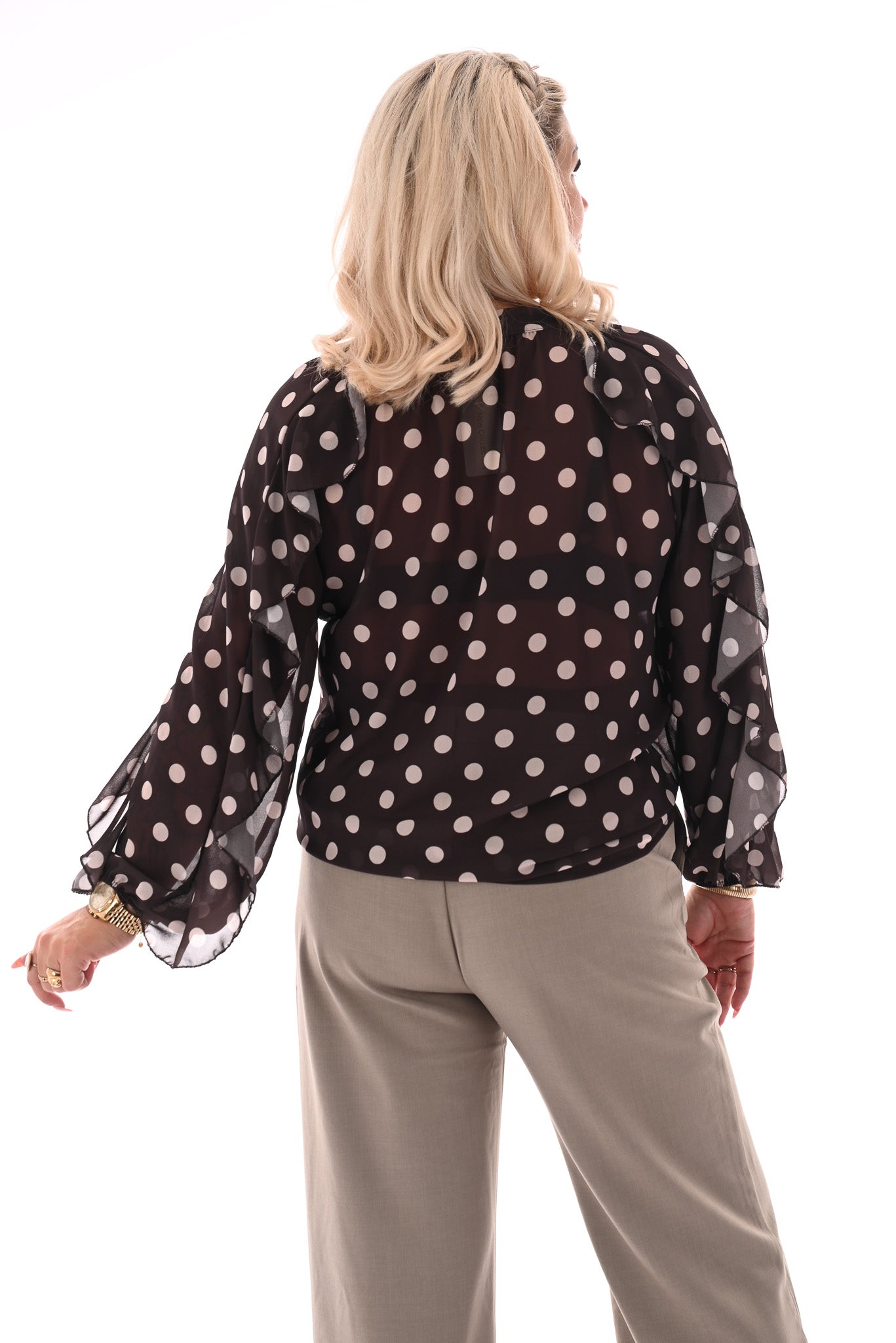 Doorknoop blouse ruffels dots donkerbruin