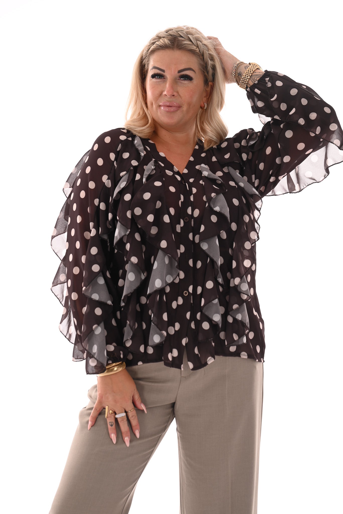 Doorknoop blouse ruffels dots donkerbruin