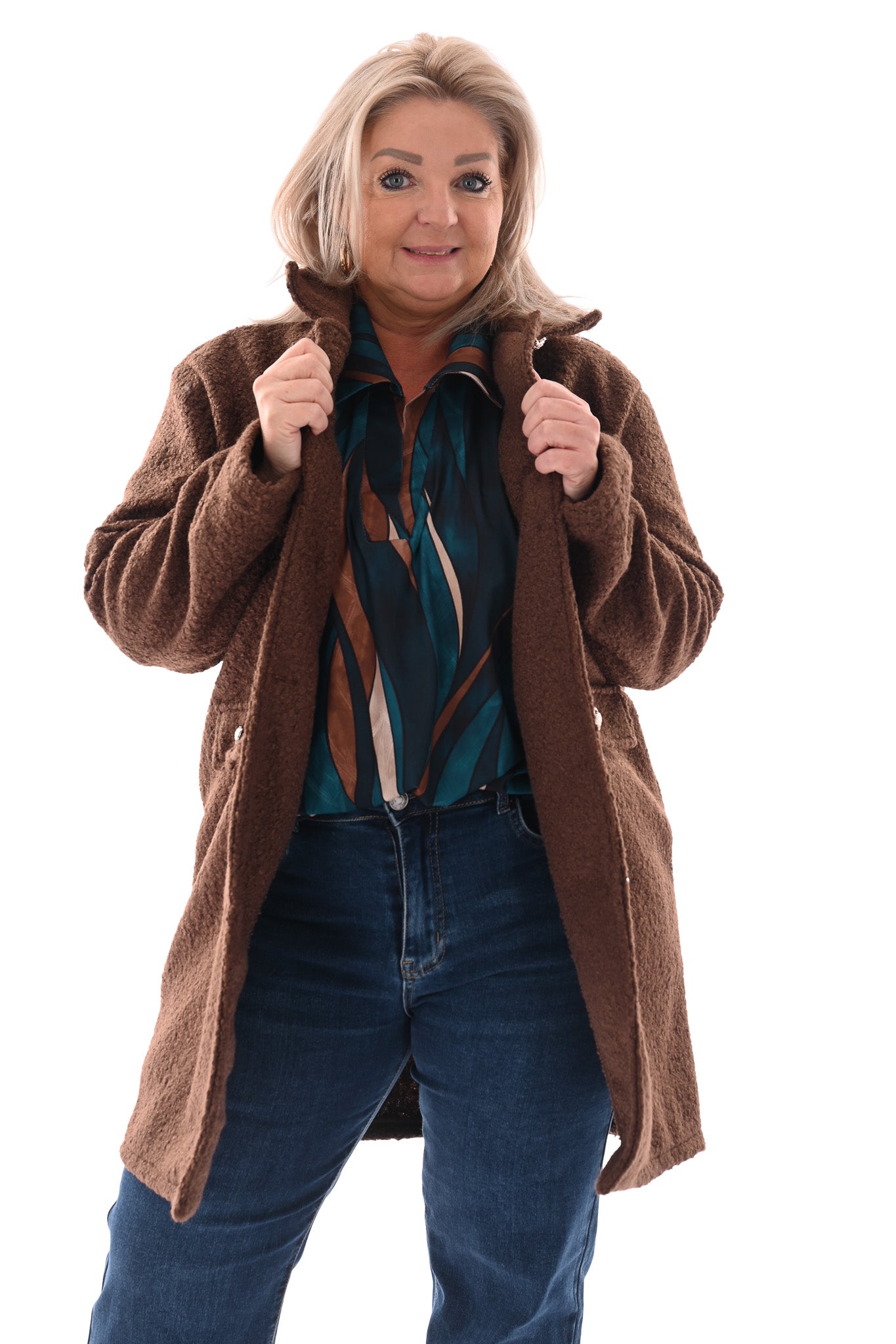 Boucle jas met knopen bruin