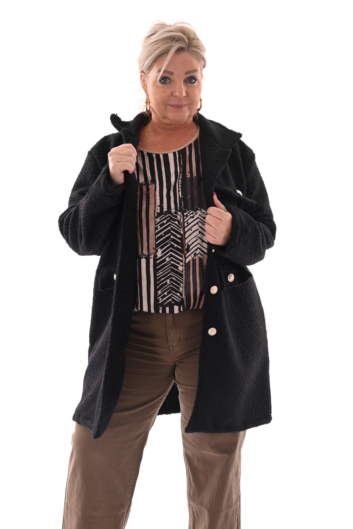 Boucle jas met knopen zwart