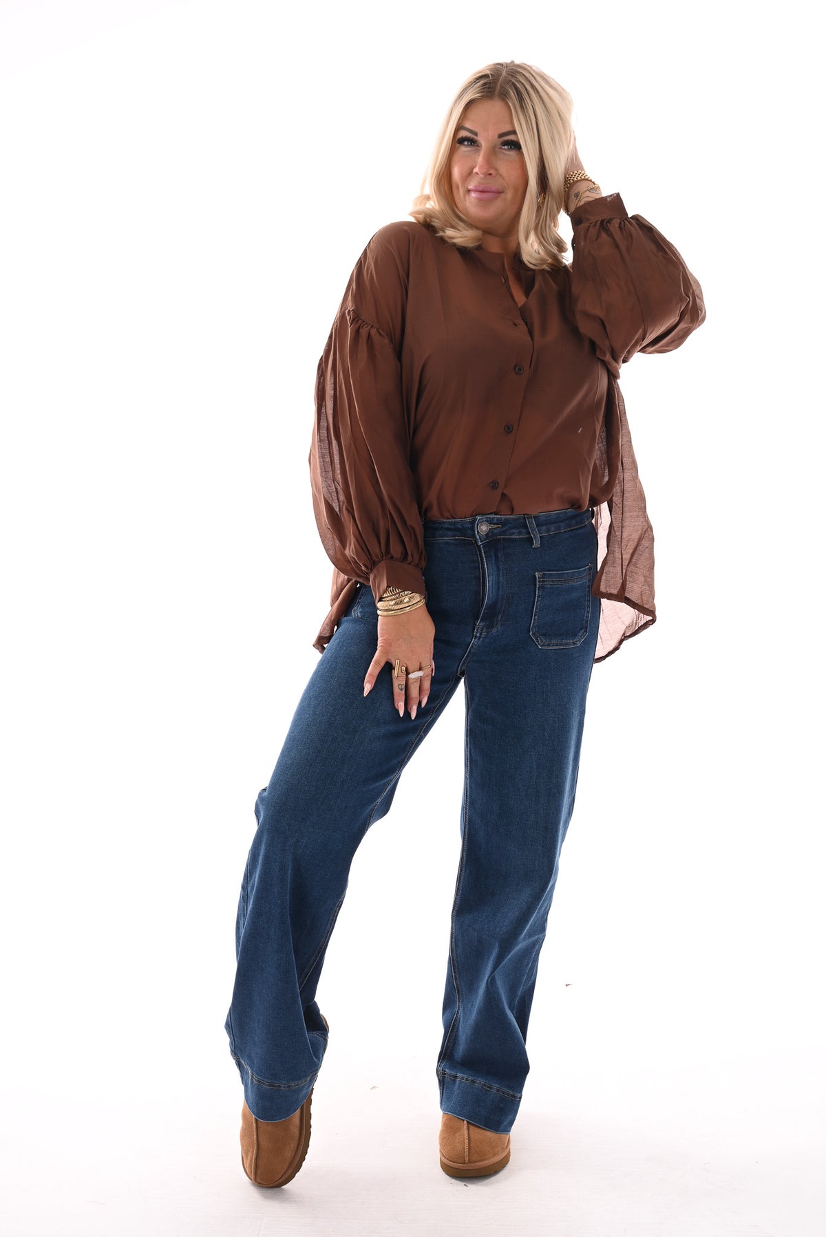 Doorknoop blouse pofmouwen bruin