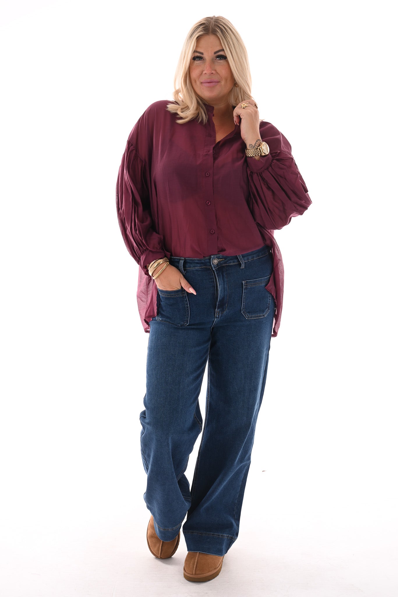 Doorknoop blouse pofmouwen aubergine