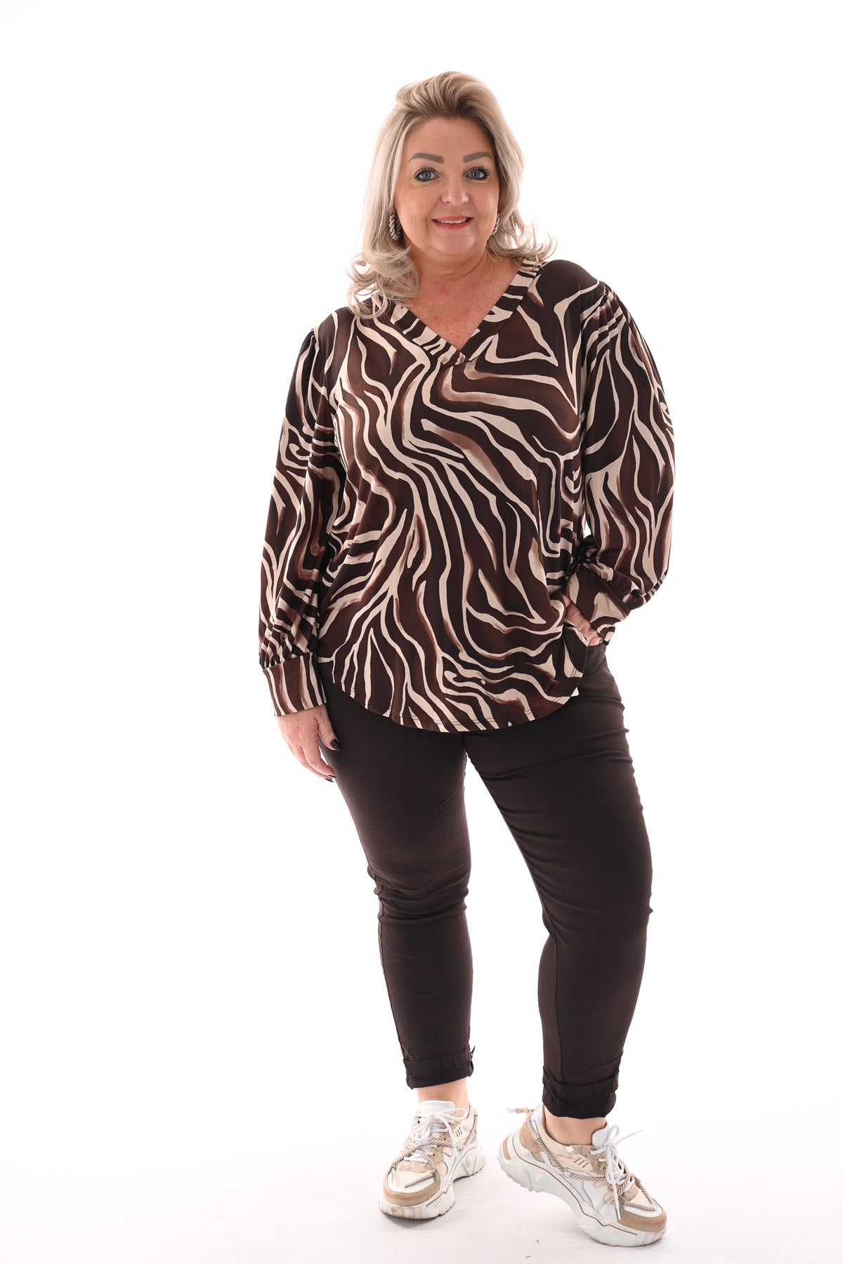 Top v-hals abstracte zebraprint bruin