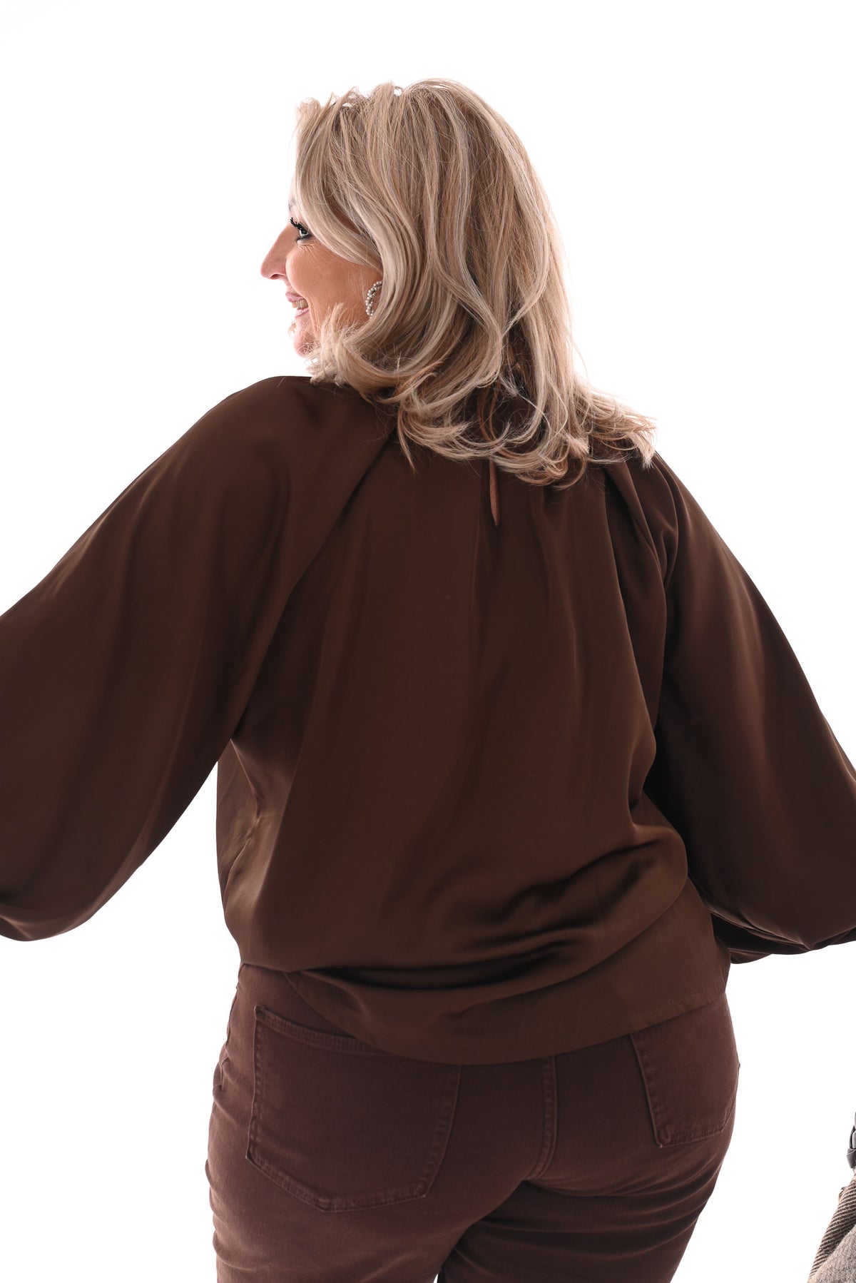 Silky blouse met pofmouwen bruin
