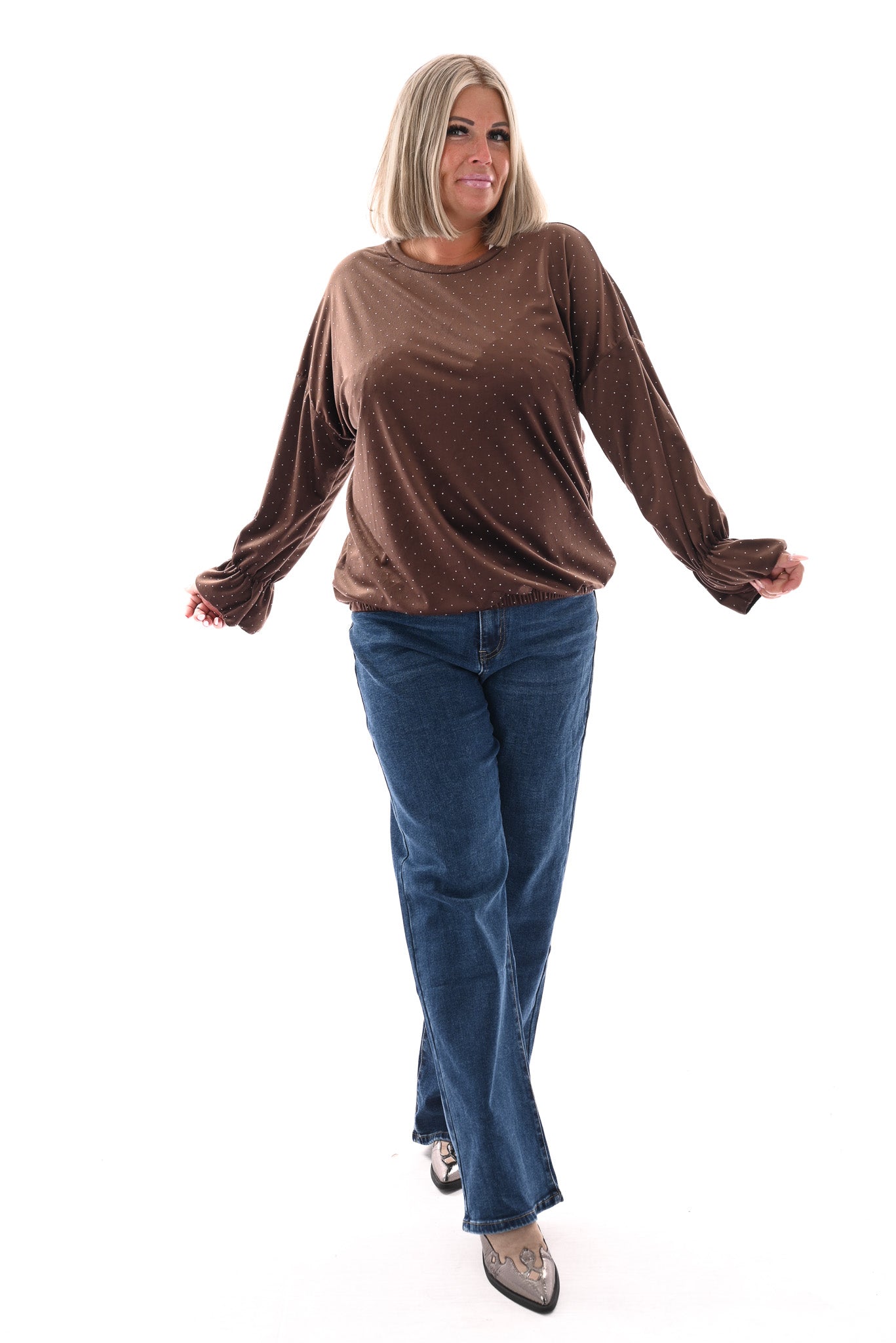 Top velvet met trompetmouwen en strass donkerbruin