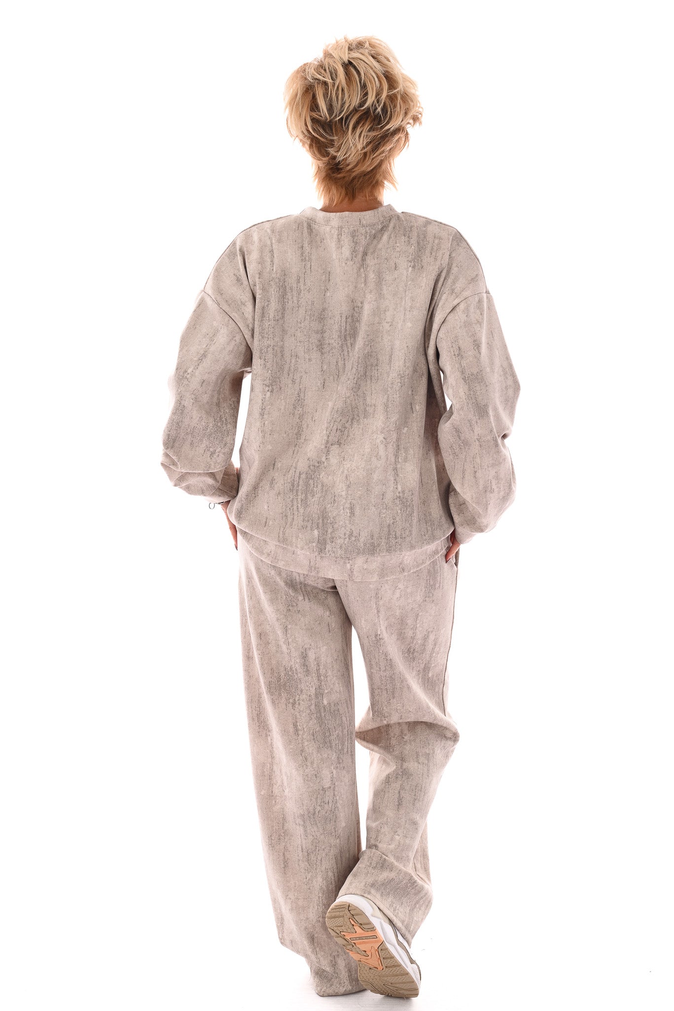 Tweedelig pak gouden vegen beige