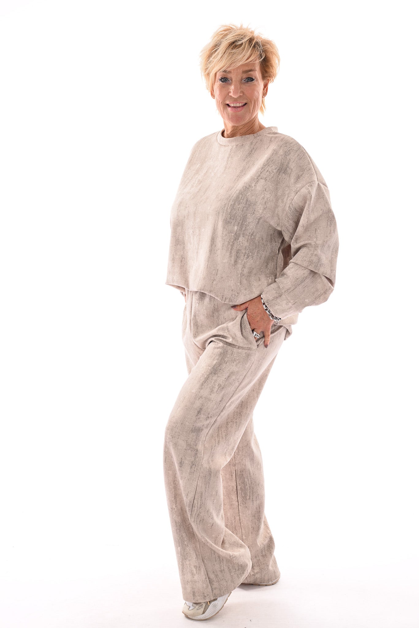 Tweedelig pak gouden vegen beige