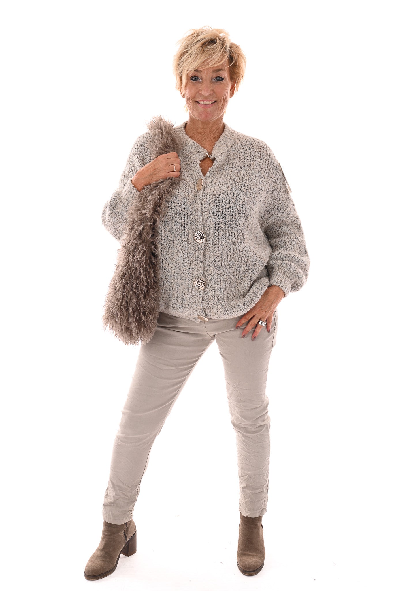 Boucle vest grote knopen beige