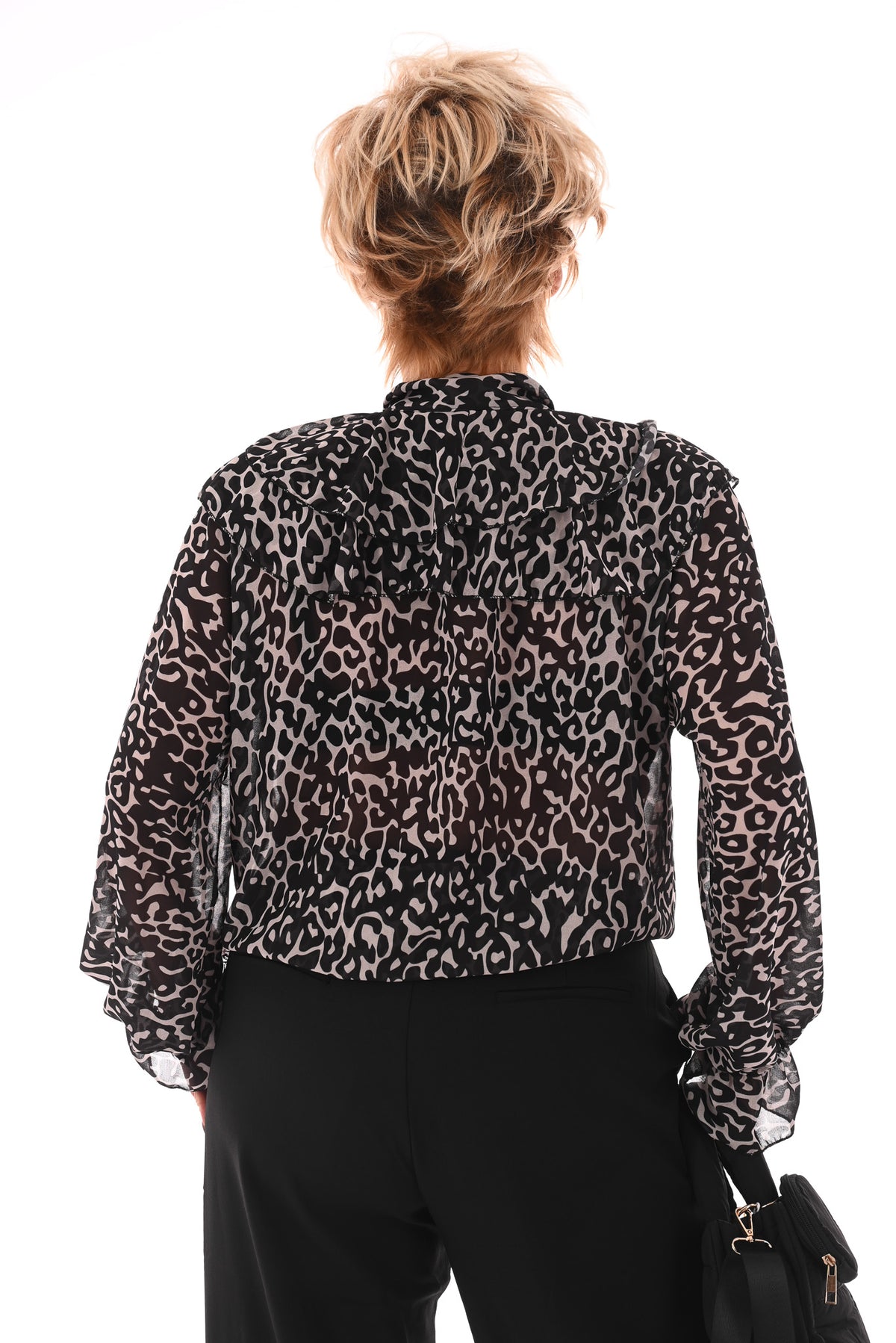 Doorknoop blouse roezels met trompetmouwen zwart