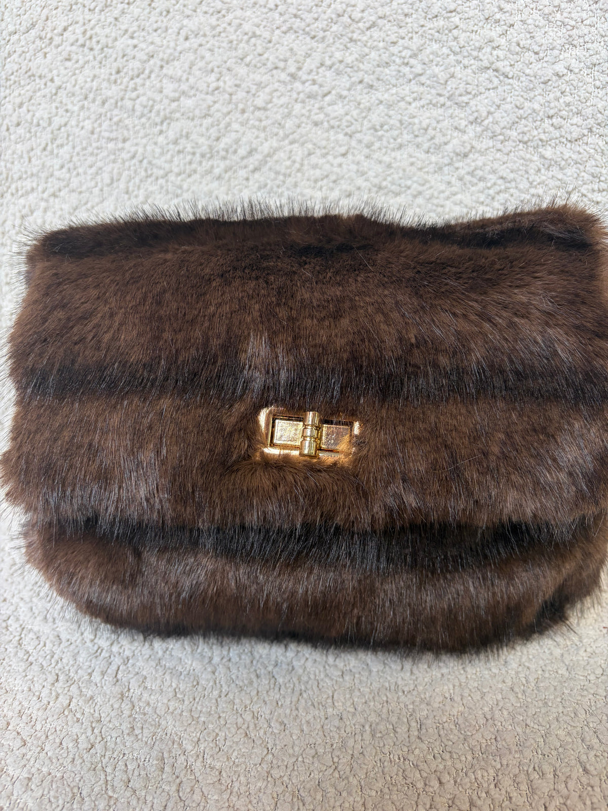Klein faux fur crossbody tas bruin