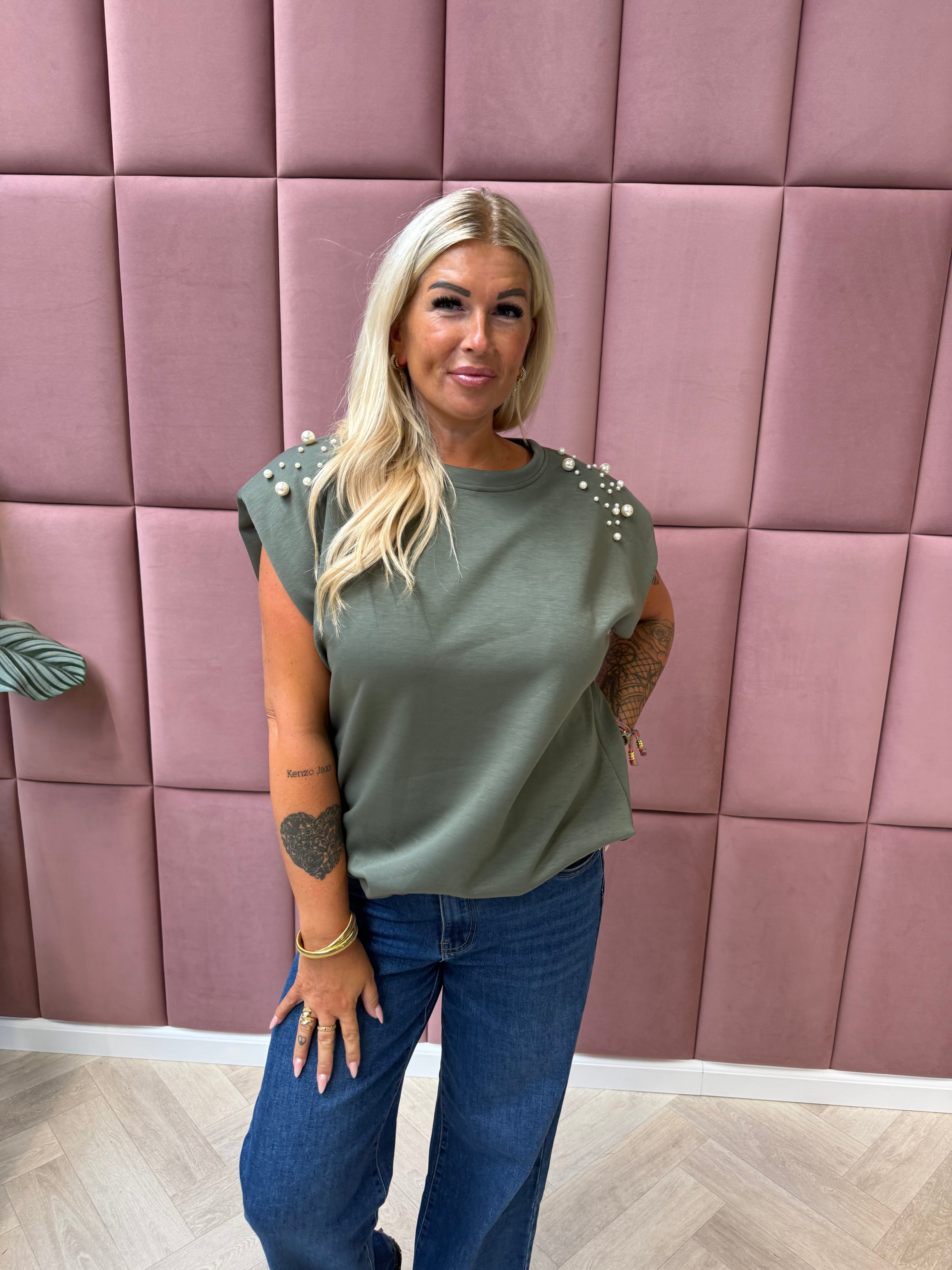 Shirt kapmouwen parels olijfgroen
