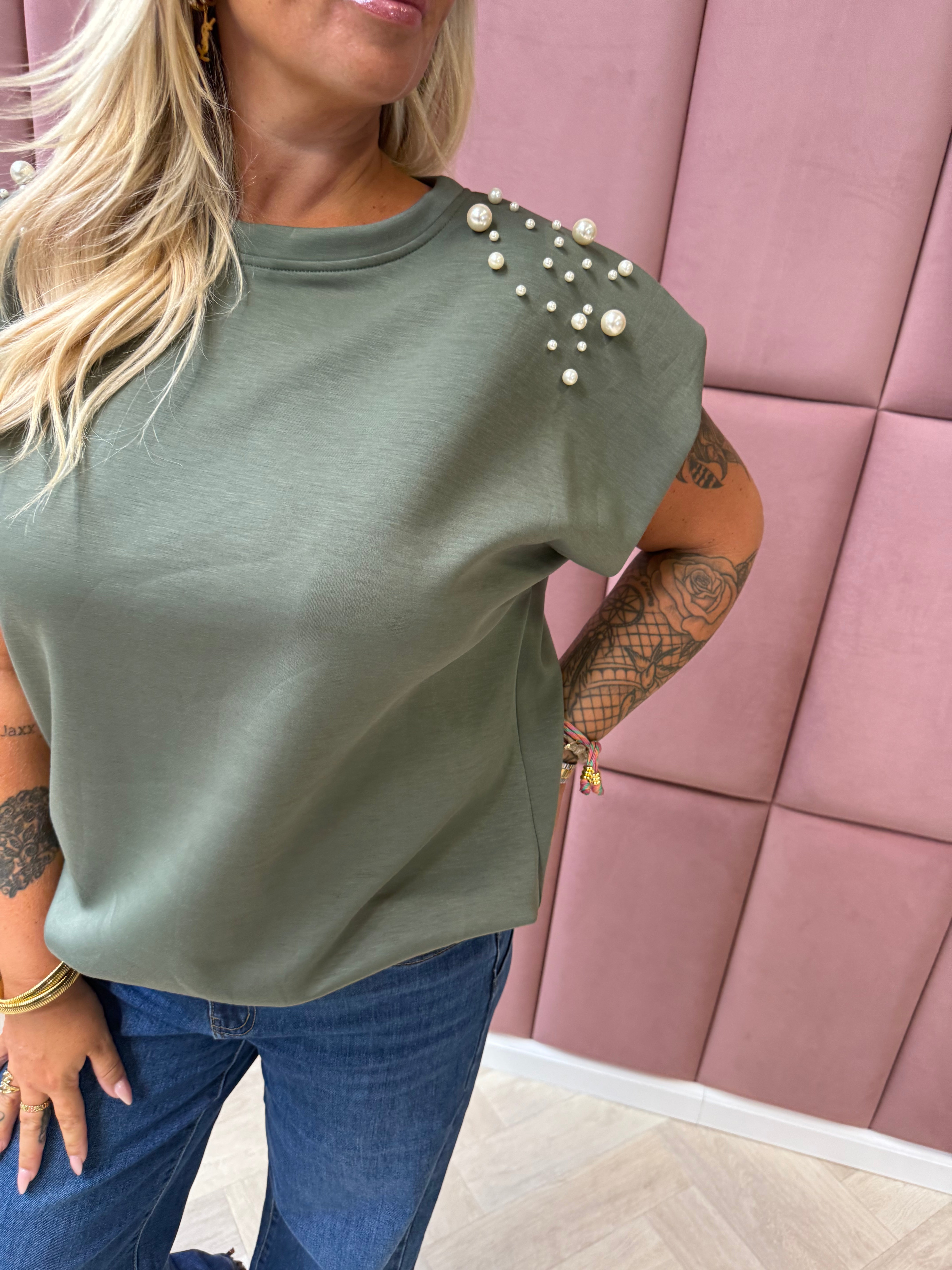 Shirt kapmouwen parels olijfgroen