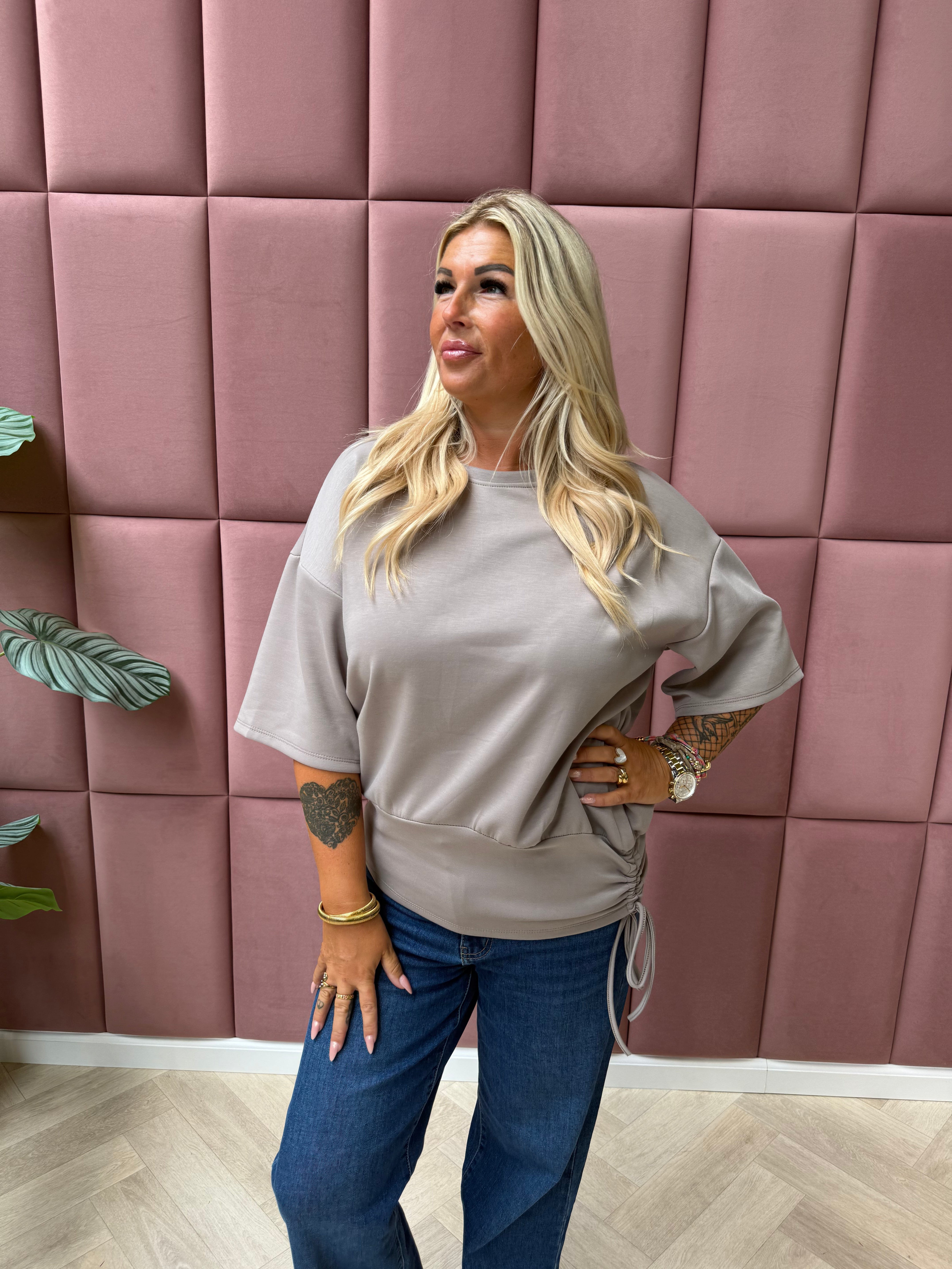 Sweater korte mouwen met strik taupe