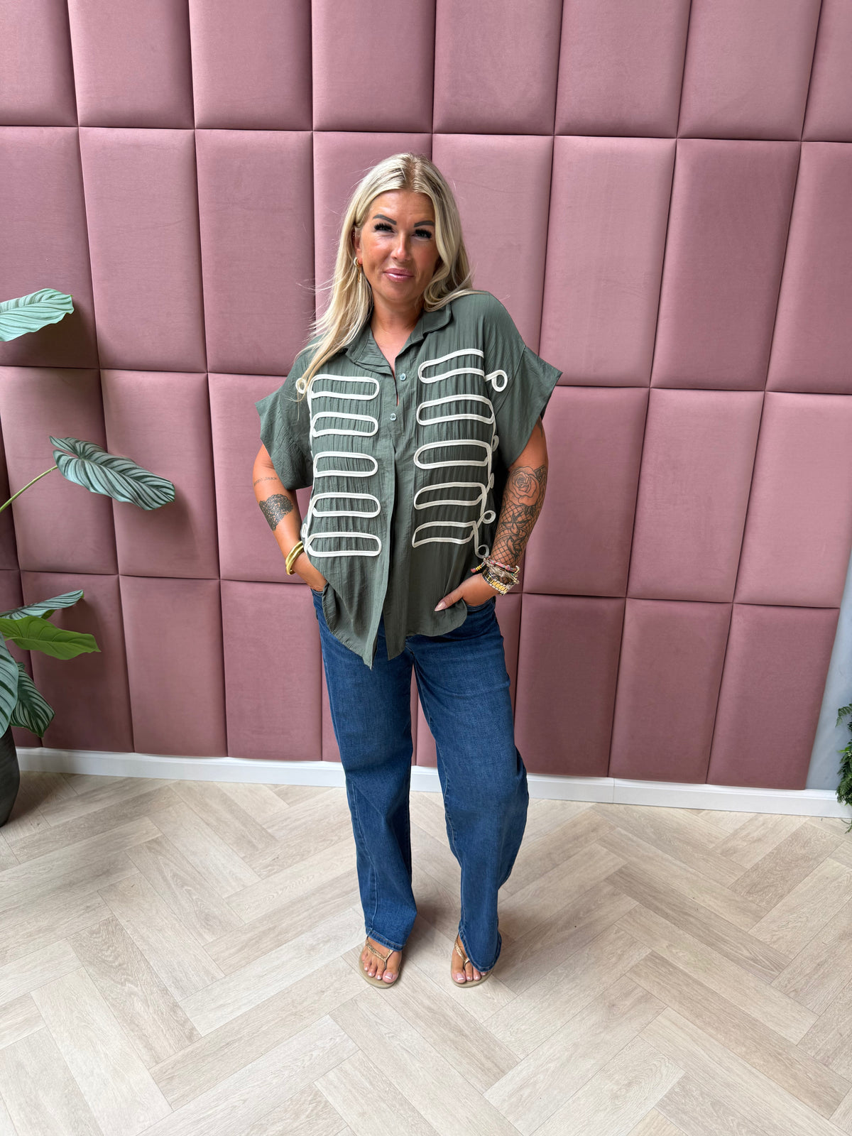 Blouse korte mouwen met veterdetail olijfgroen