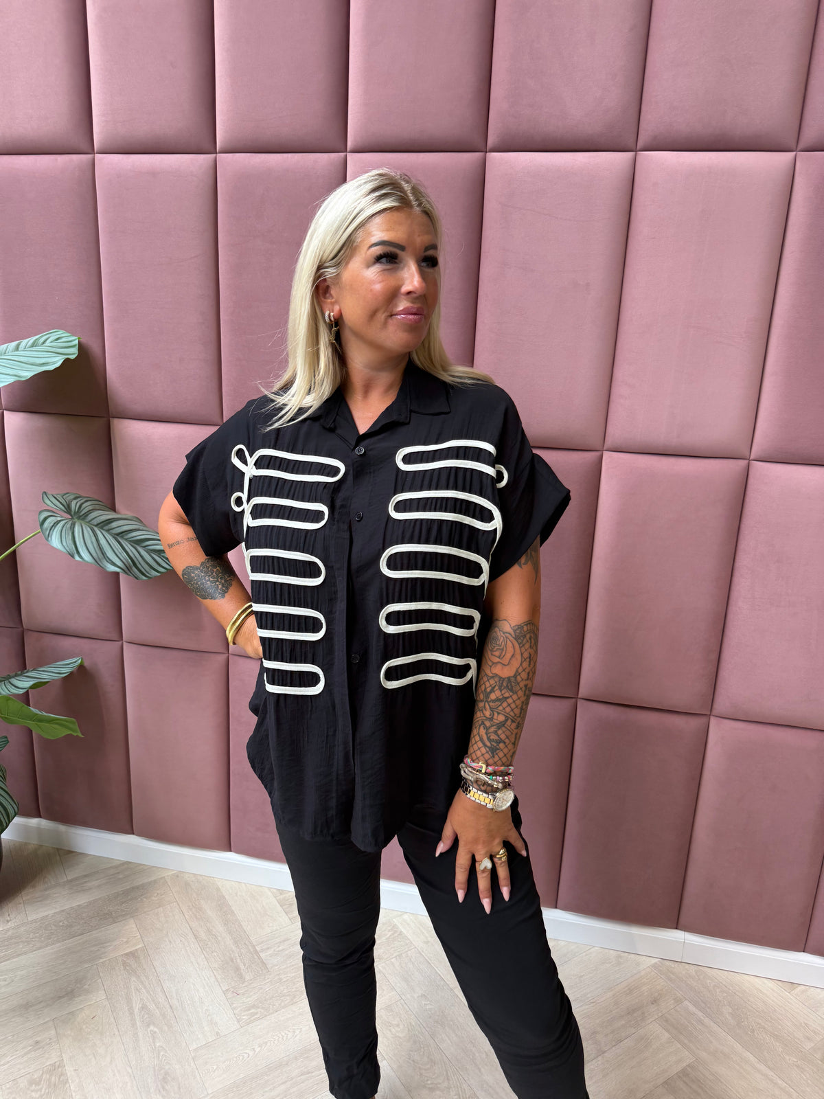 Blouse korte mouwen met veterdetail zwart