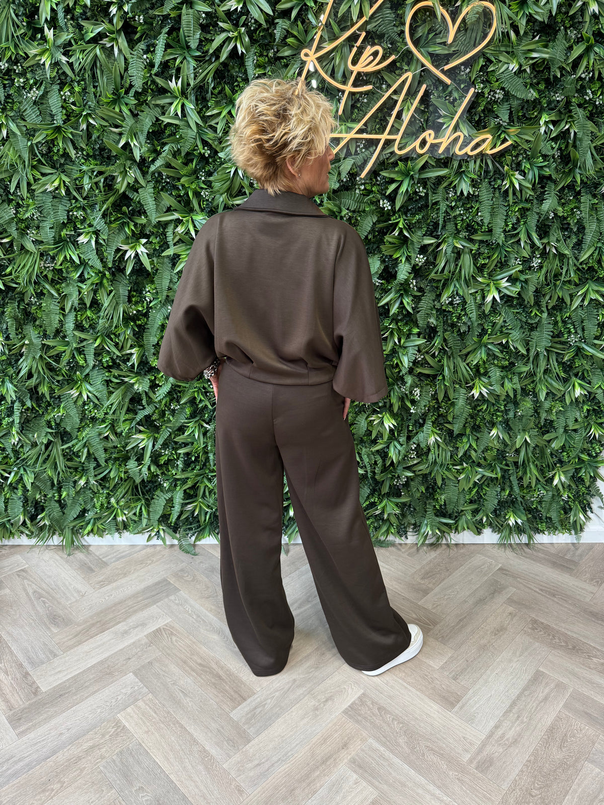 Tweedelig vest set met wijde broek donkerbruin
