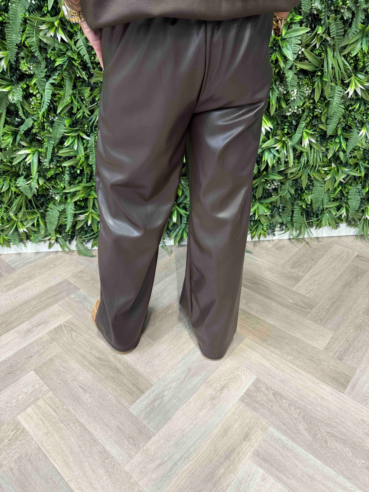 Tweedelig set leatherlook donkerbruin