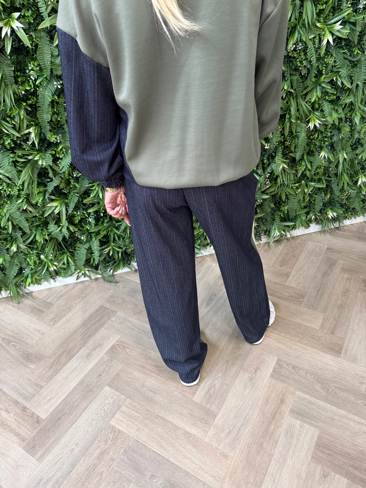 Tweedelig joggingspak met jeans details legergroen
