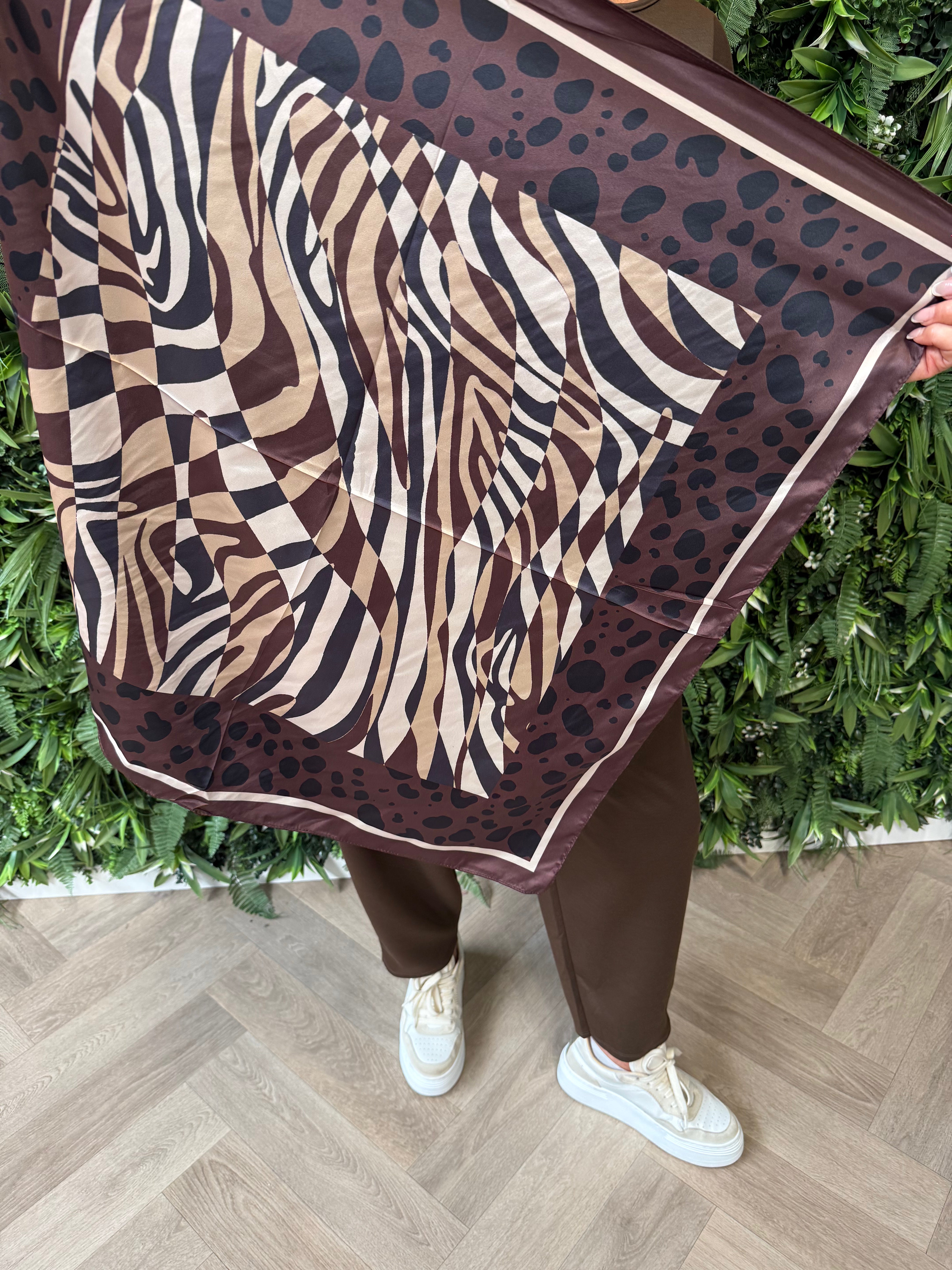 Kort sjaaltje safari print donkerbruin