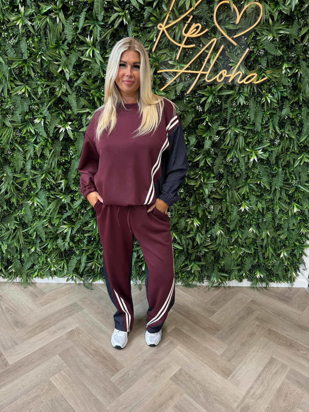 Tweedelig joggingspak met jeans details bordeaux