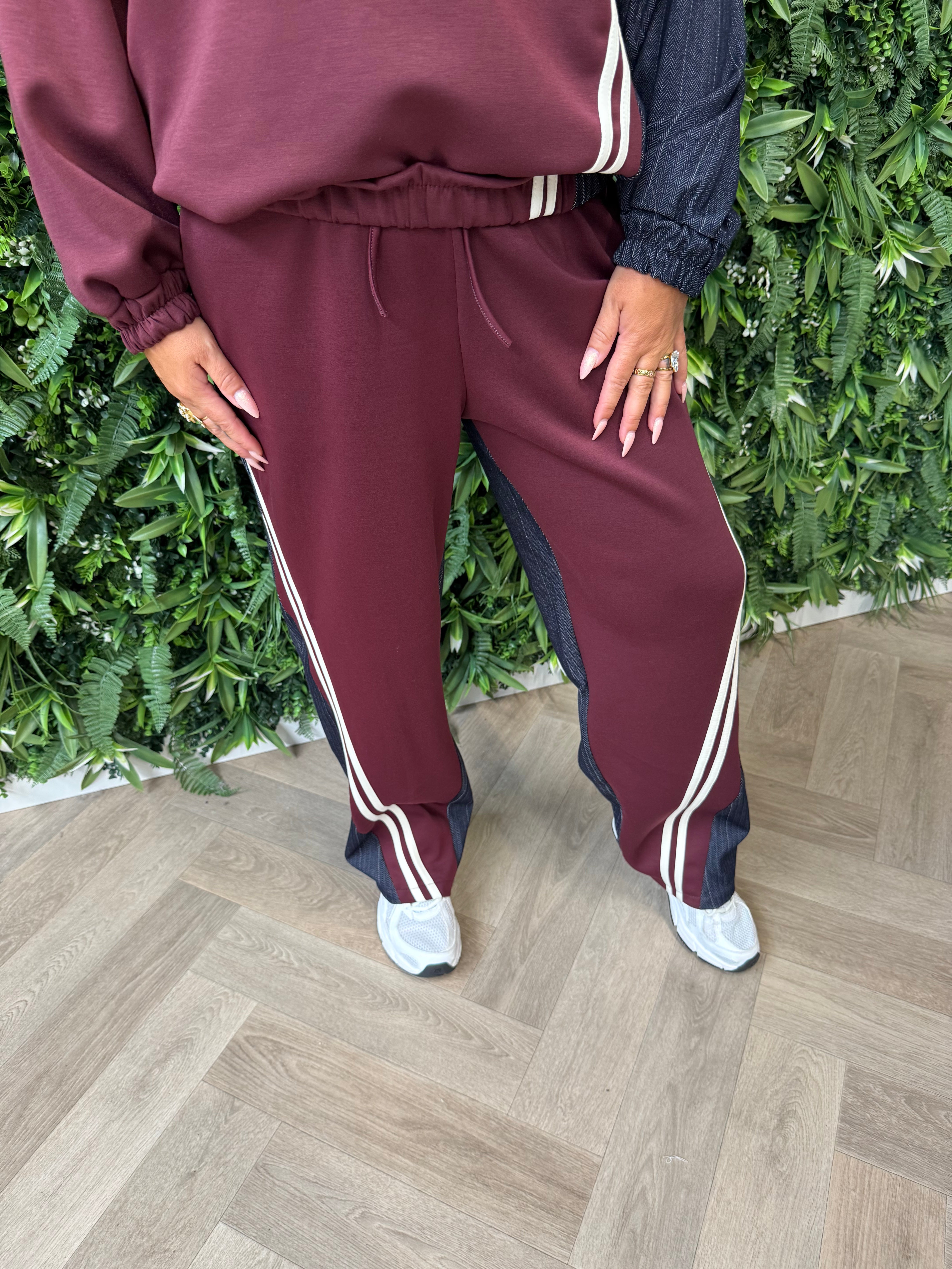 Tweedelig joggingspak met jeans details bordeaux