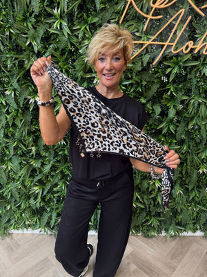 Kort sjaaltje panterprint met sierdetails wit/camel
