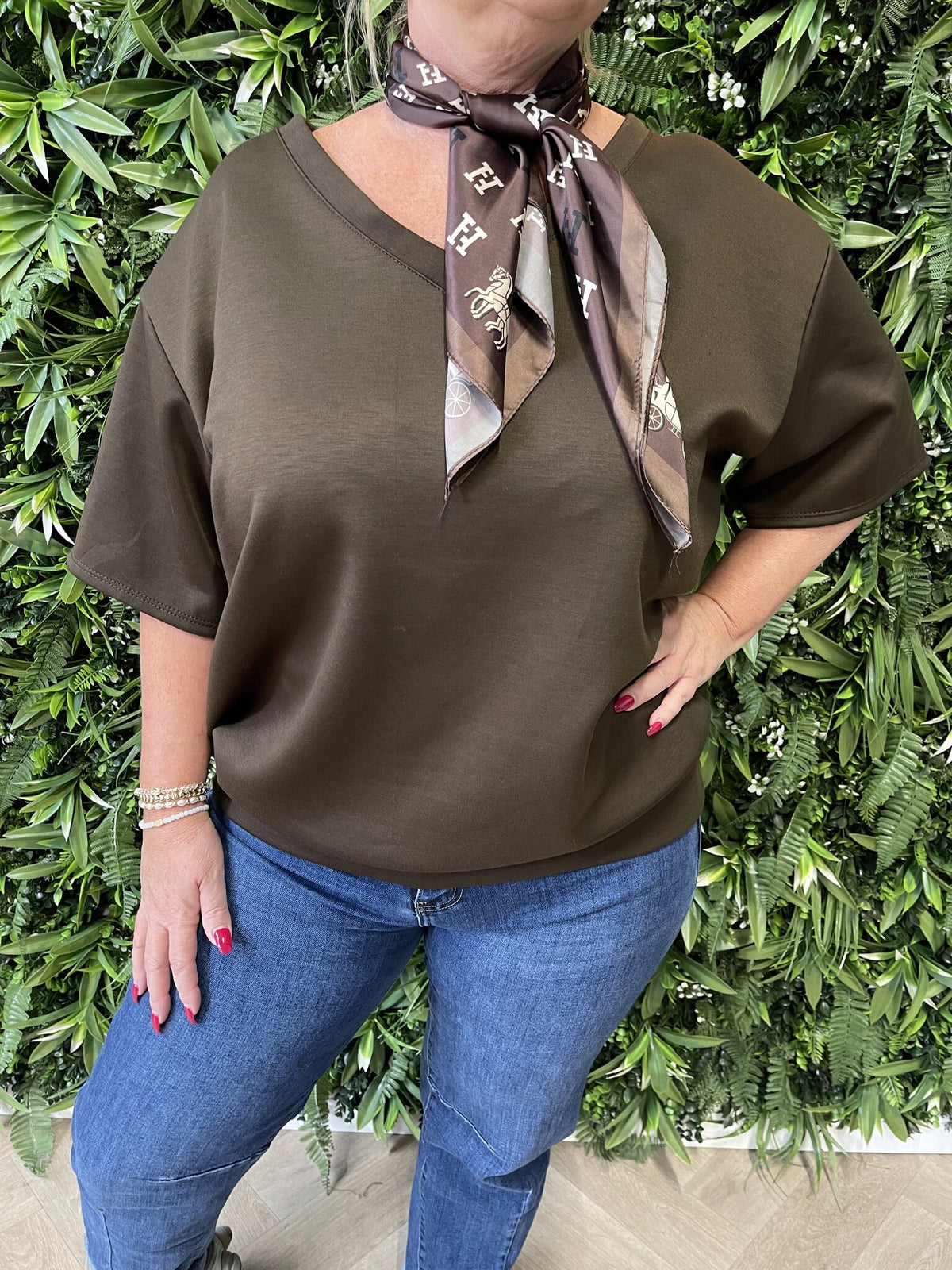 Sweater korte mouwen v-hals donkerbruin