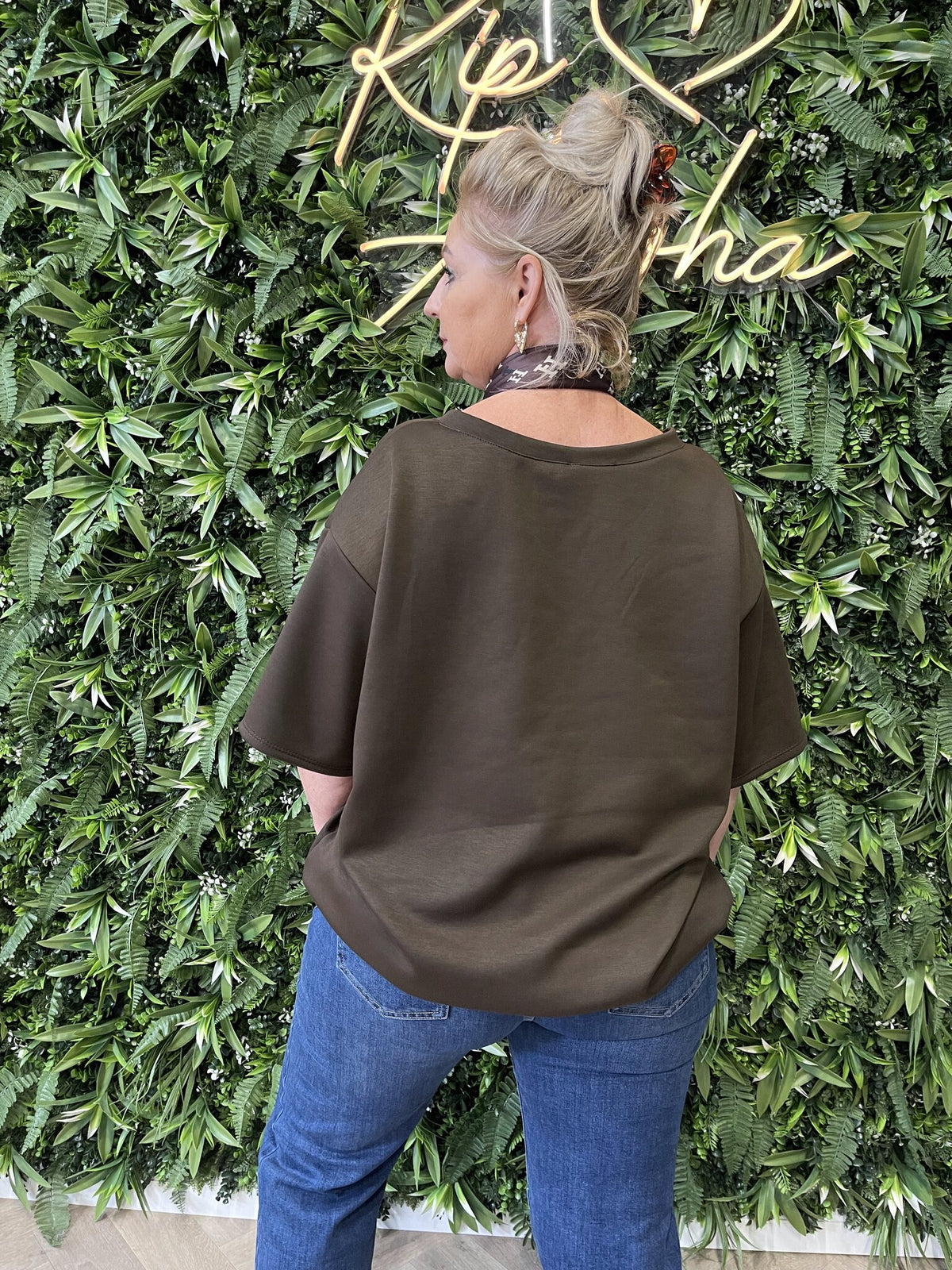 Sweater korte mouwen v-hals donkerbruin