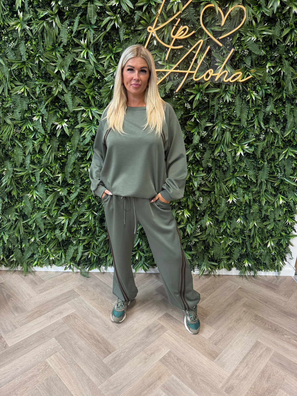 Joggingspak elastieken onderkant met bies olijfgroen