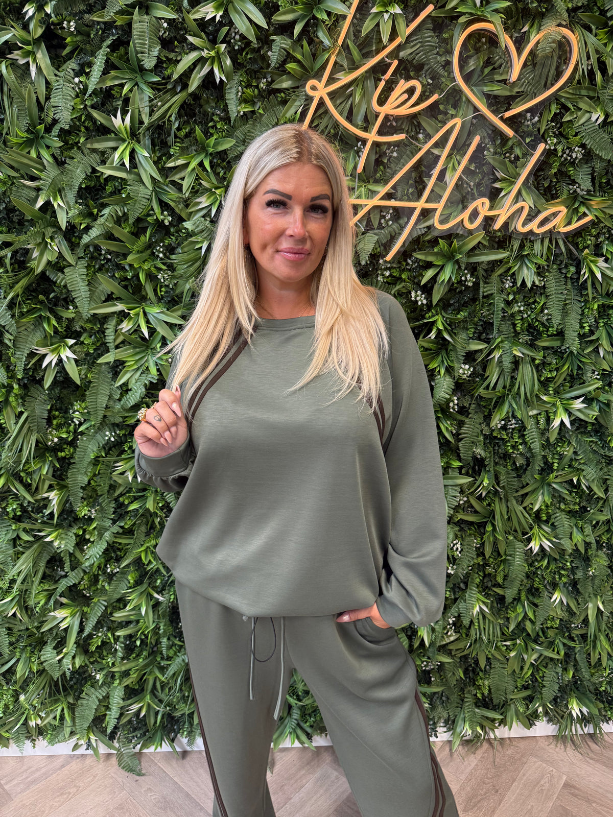 Joggingspak elastieken onderkant met bies olijfgroen