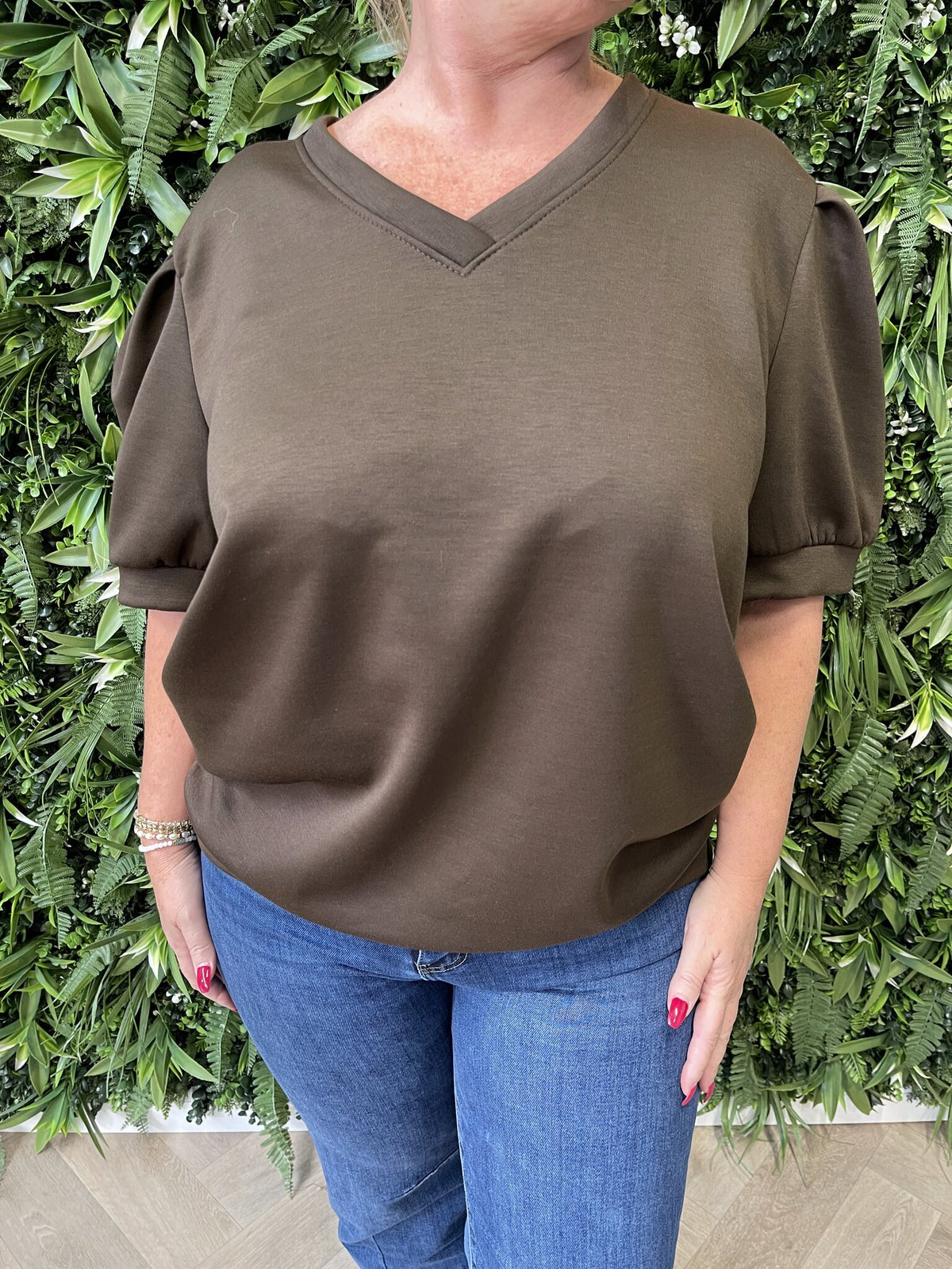 Sweater v-hals korte pofmouwen donkerbruin
