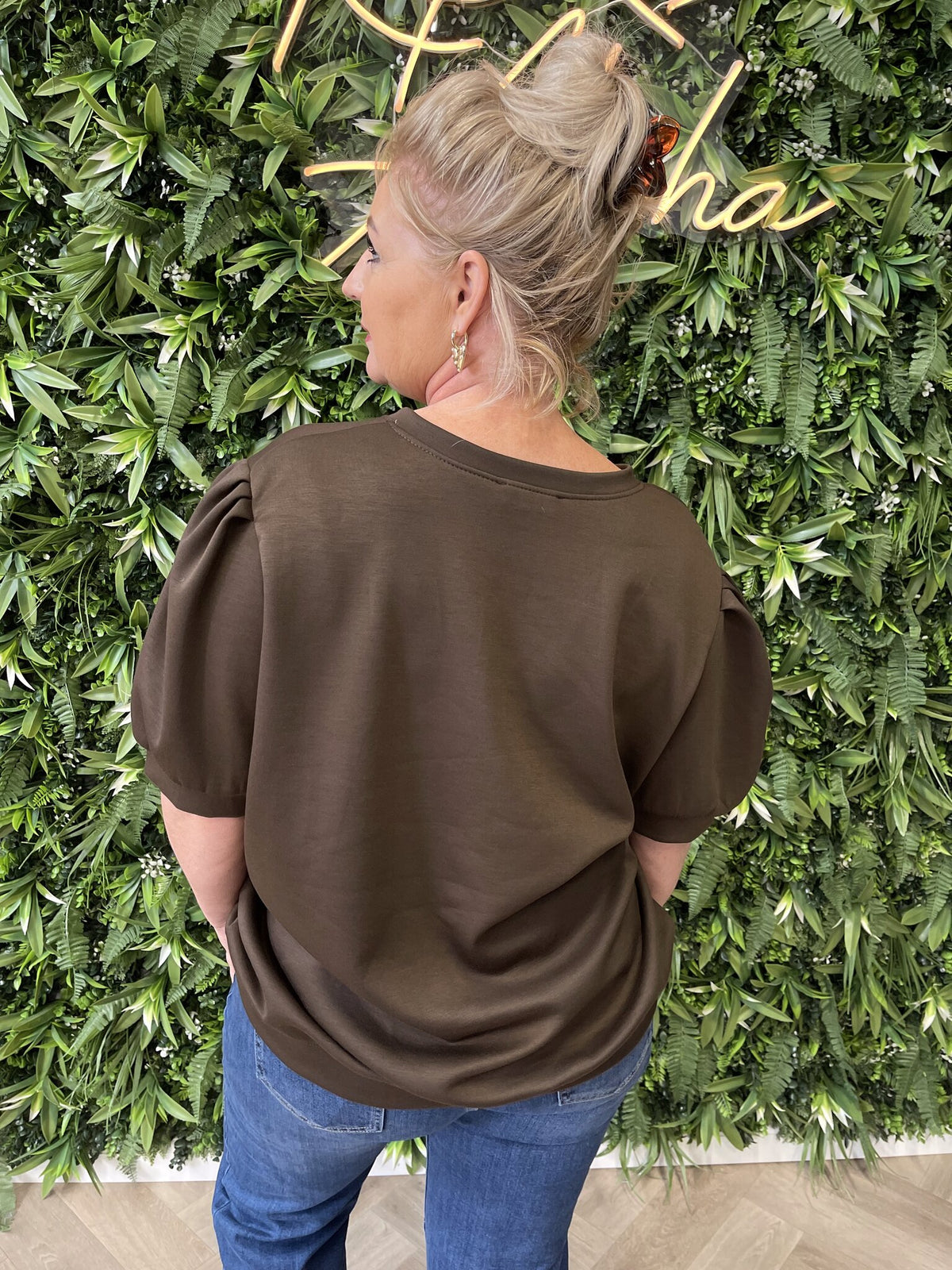 Sweater v-hals korte pofmouwen donkerbruin