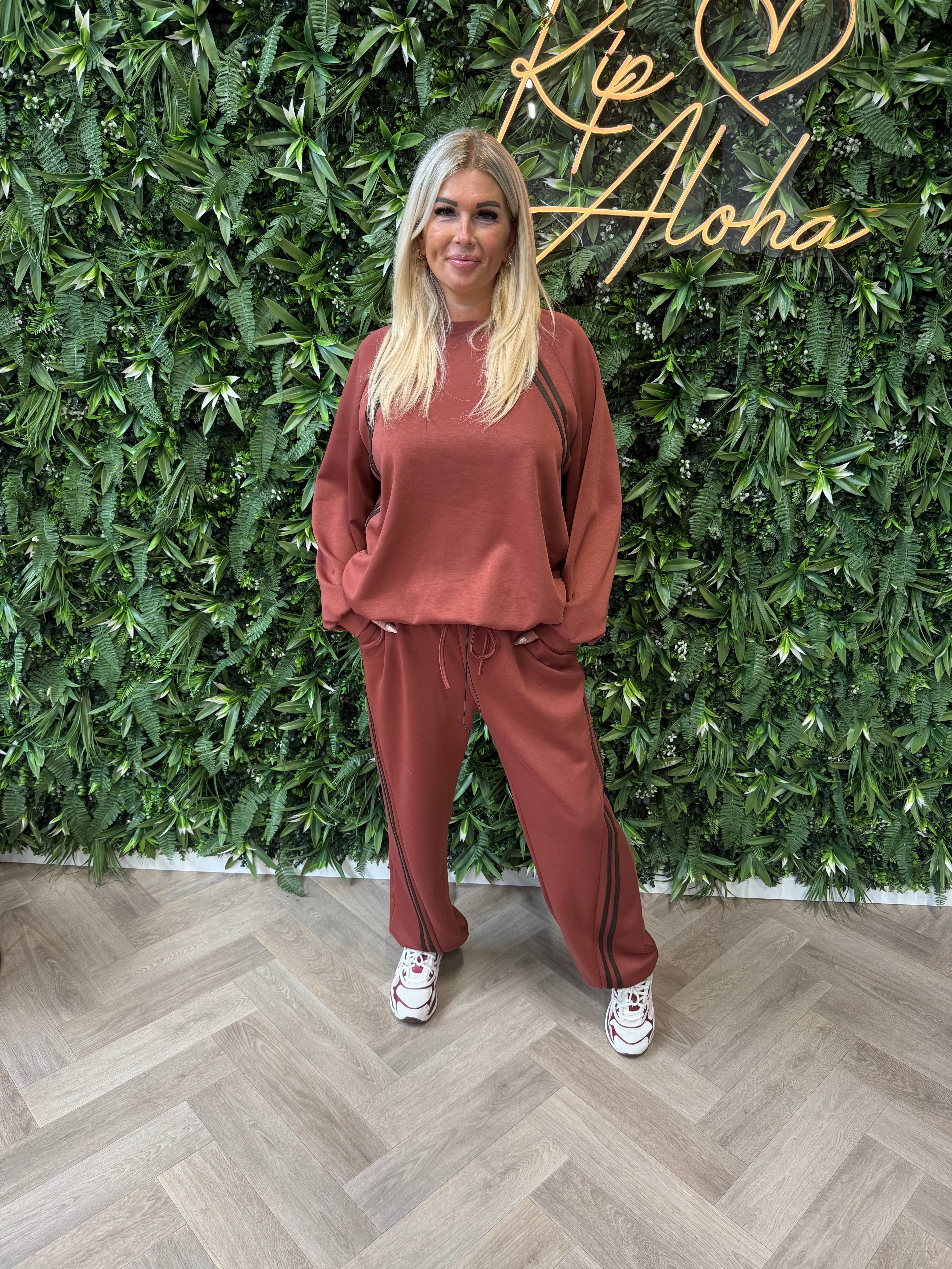 Joggingspak elastieken onderkant met bies terracotta