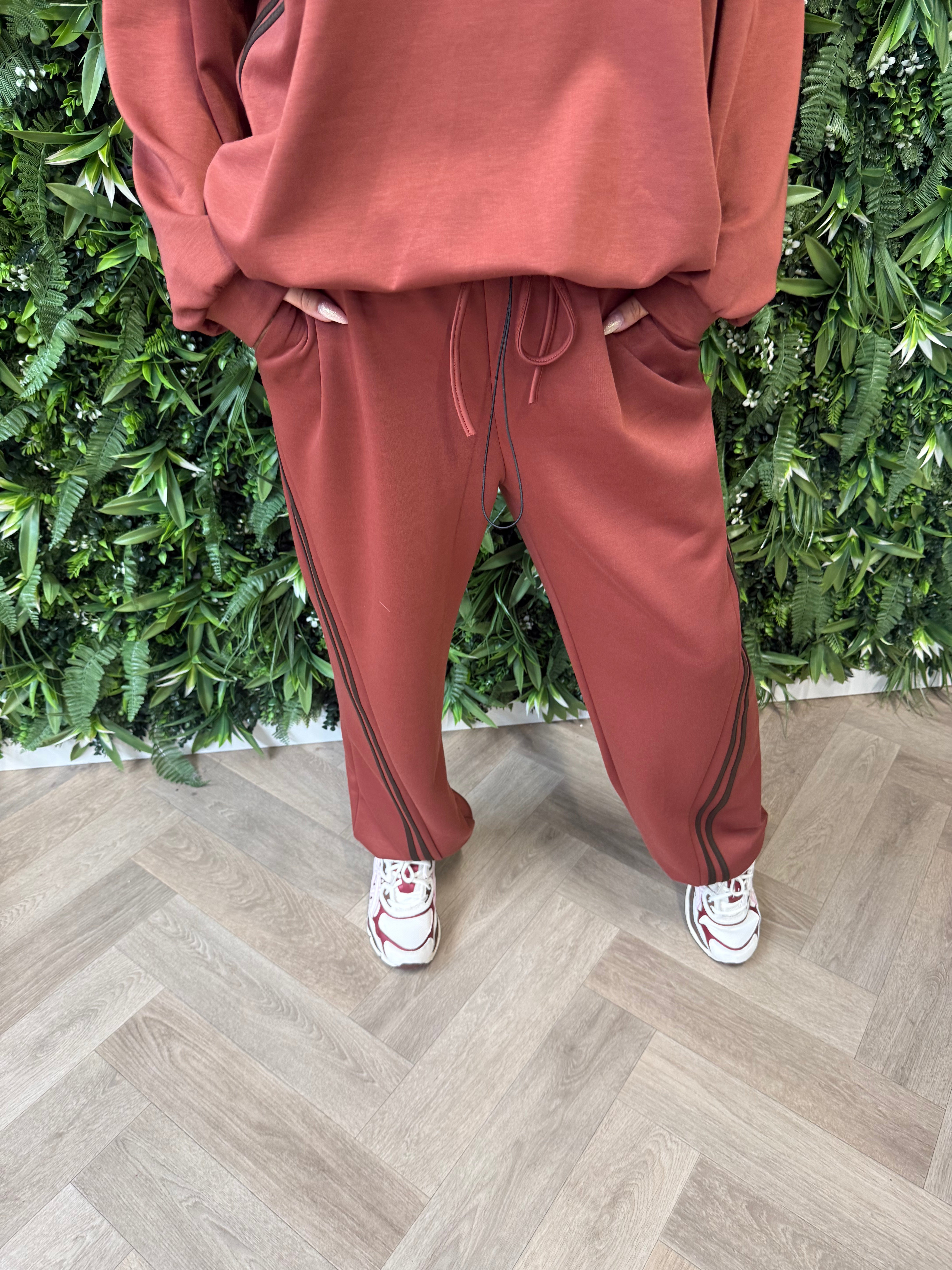 Joggingspak elastieken onderkant met bies terracotta