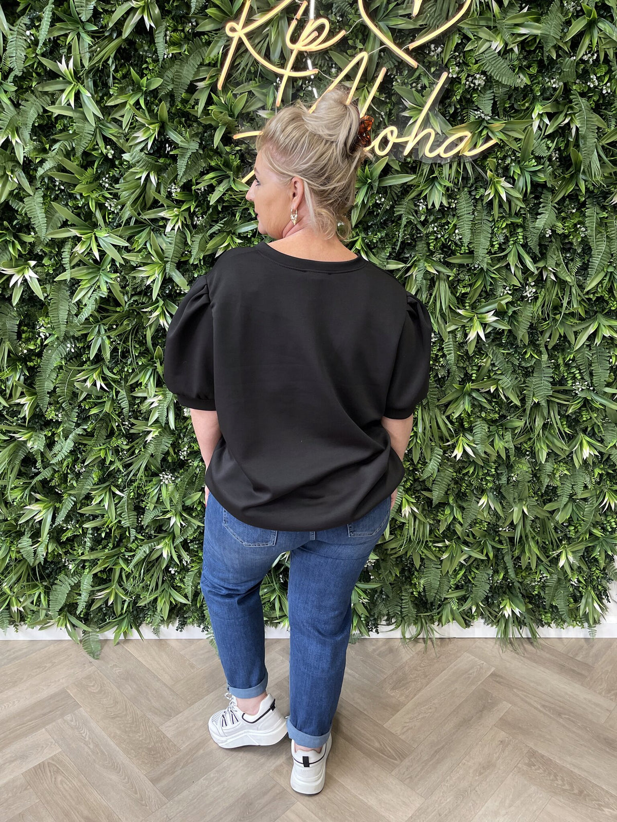 Sweater v-hals korte pofmouwen zwart
