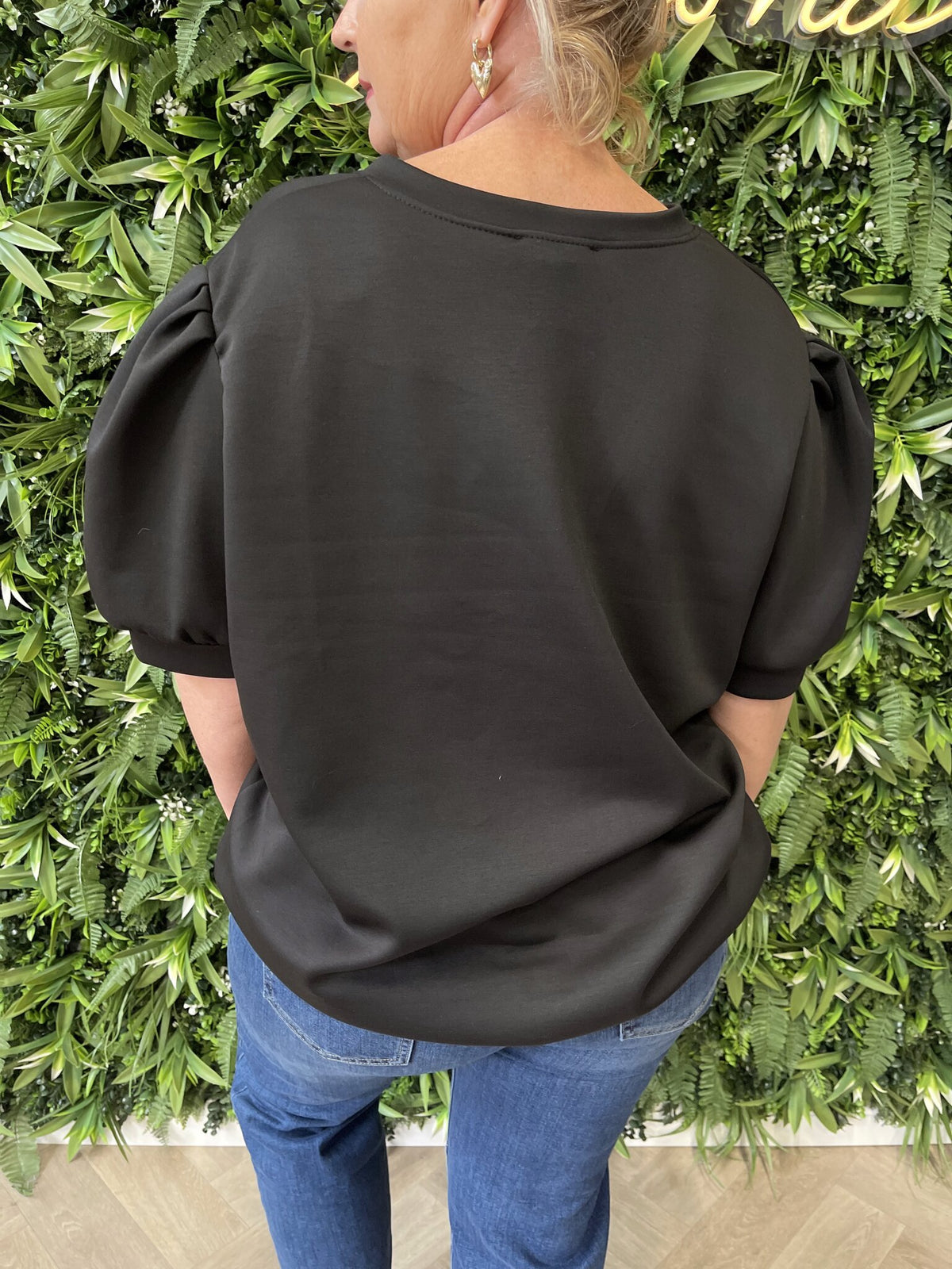 Sweater v-hals korte pofmouwen zwart
