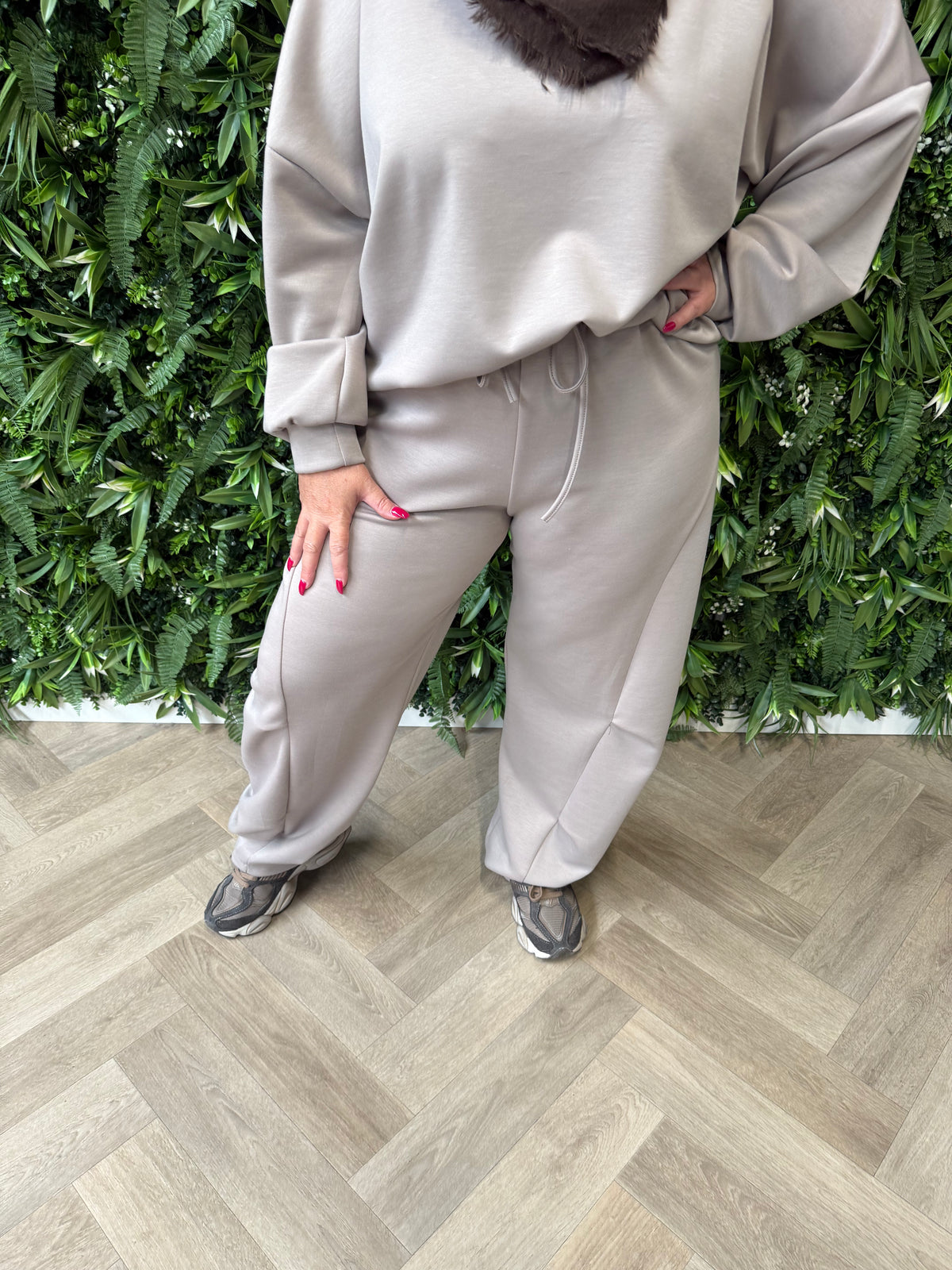 Joggingspak met brede hals uni taupe