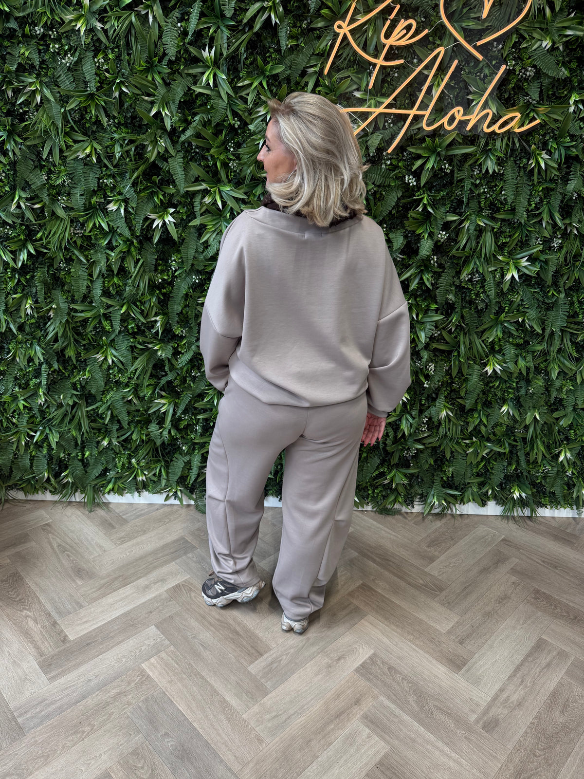 Joggingspak met brede hals uni taupe