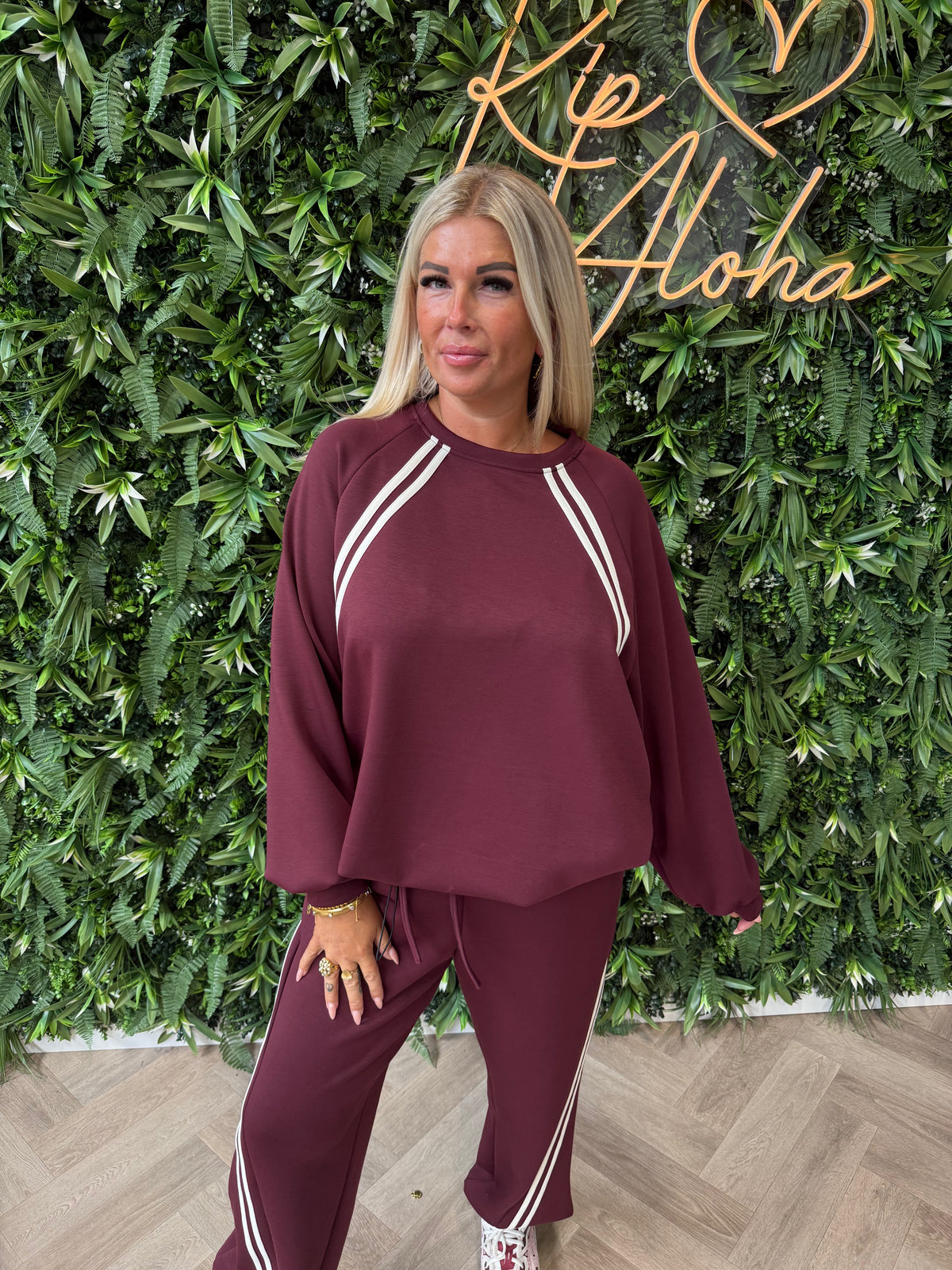 Joggingspak elastieken onderkant met bies bordeaux