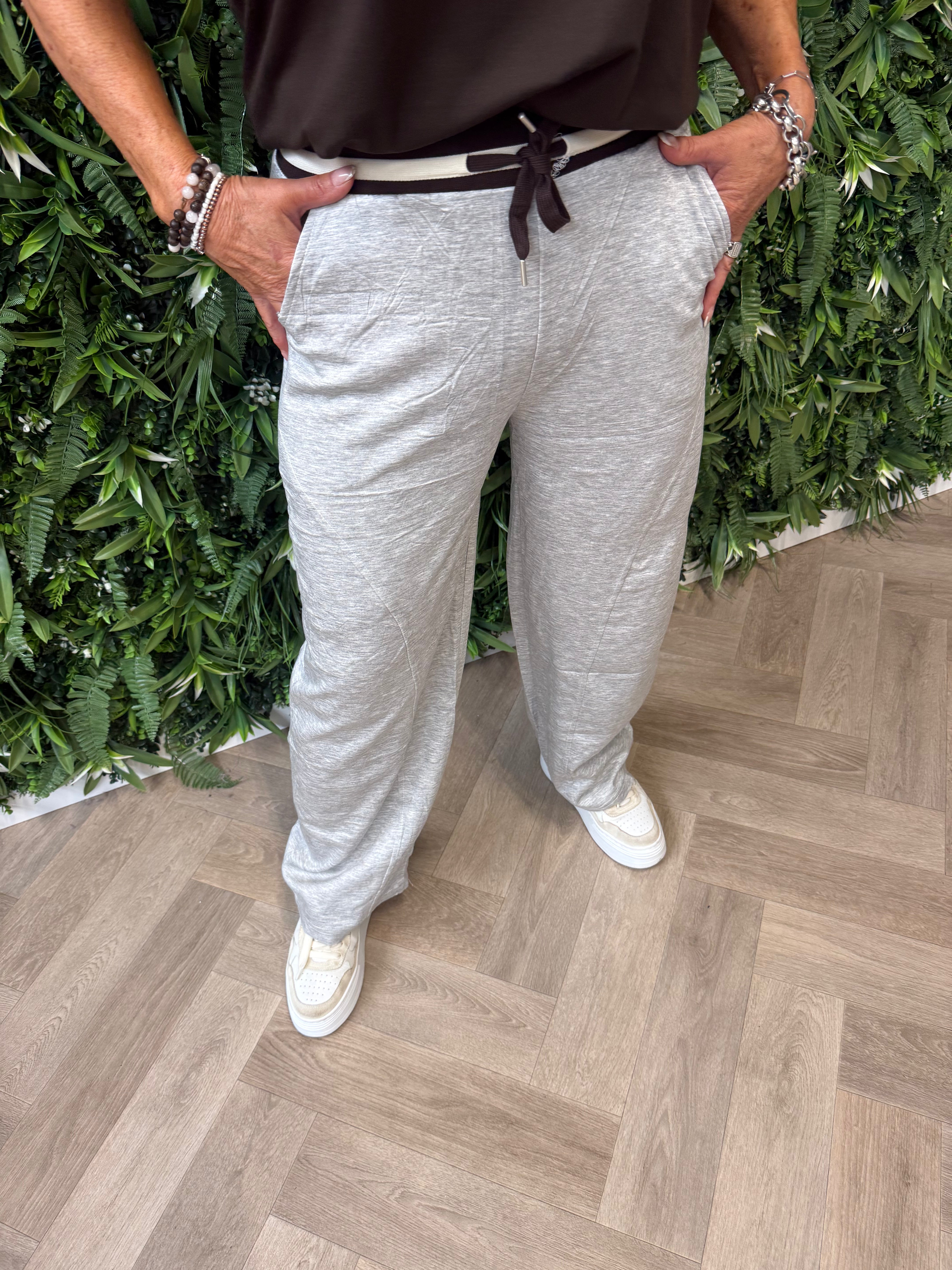 Broek wide leg met tailleband lichtgrijs