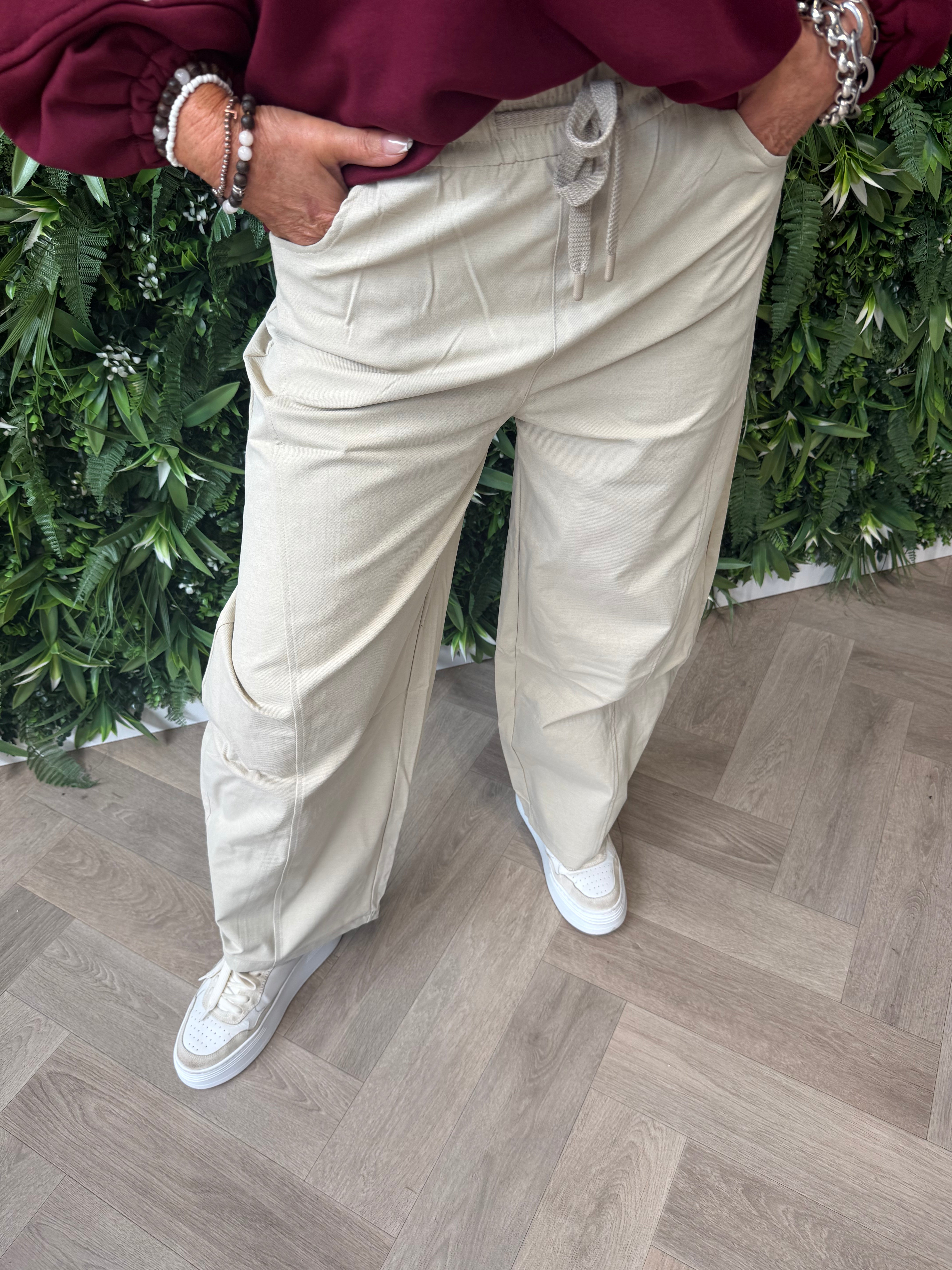 Wijde broek met aantrekkoord beige